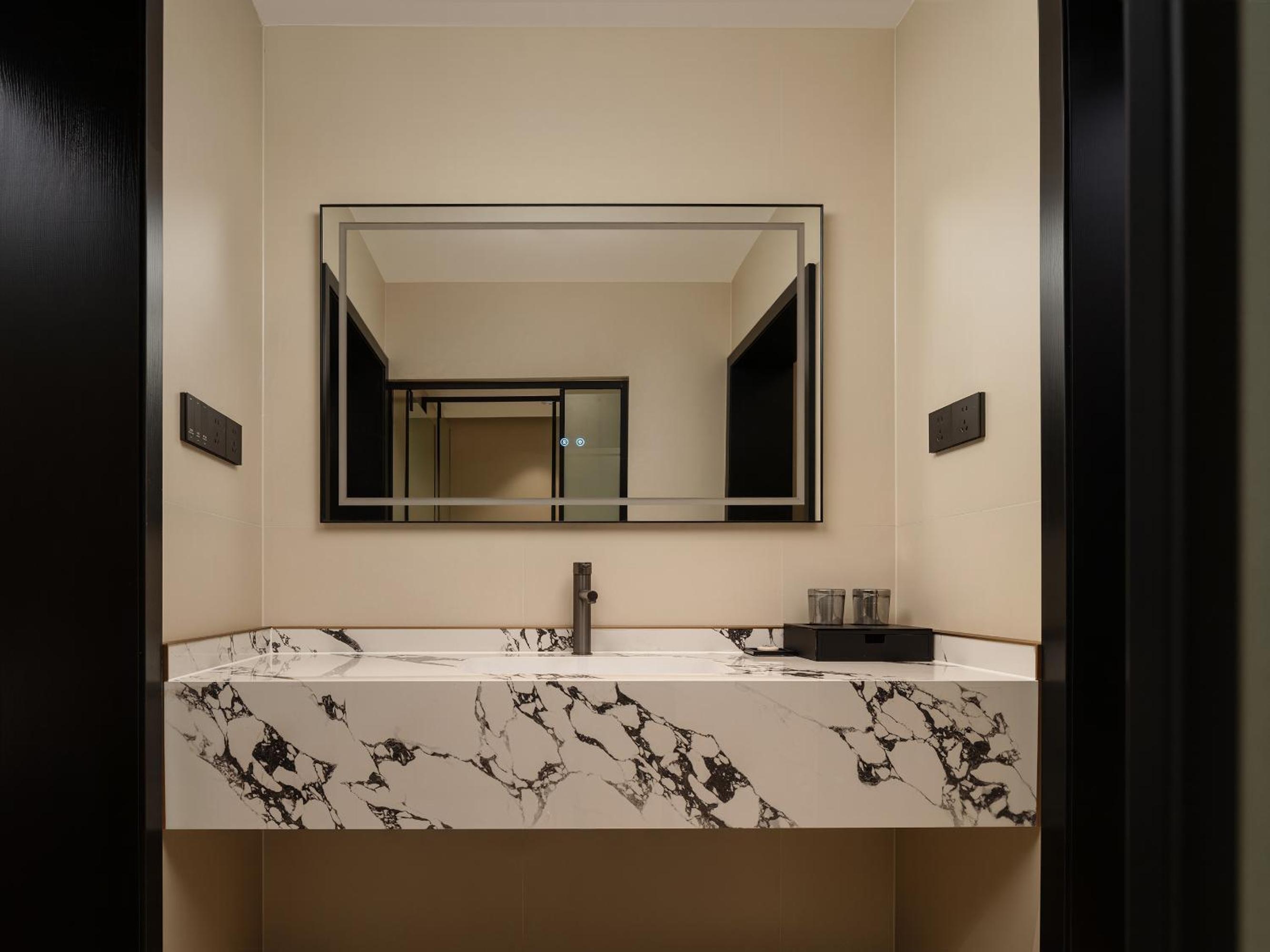 Queen Suite photo 2