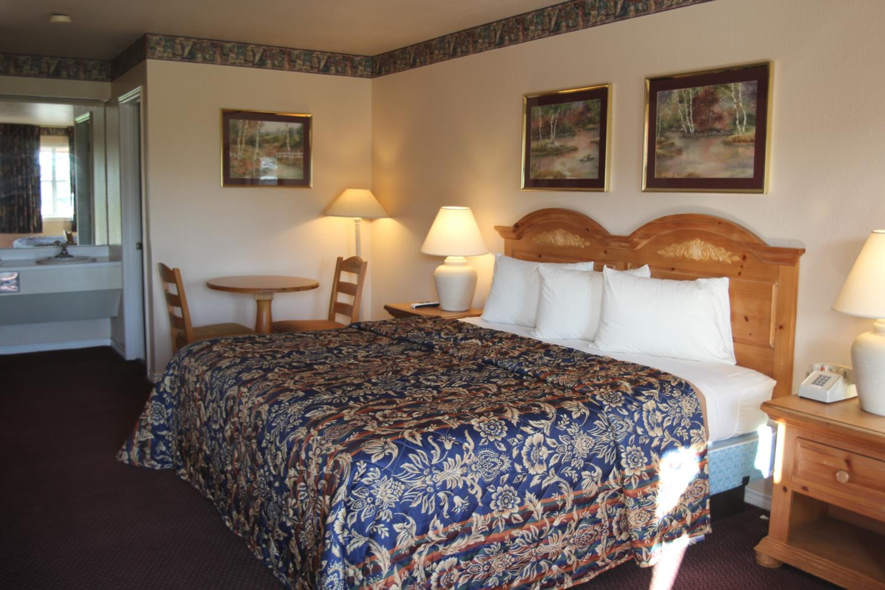 King Room - Non-Smoking photo 1