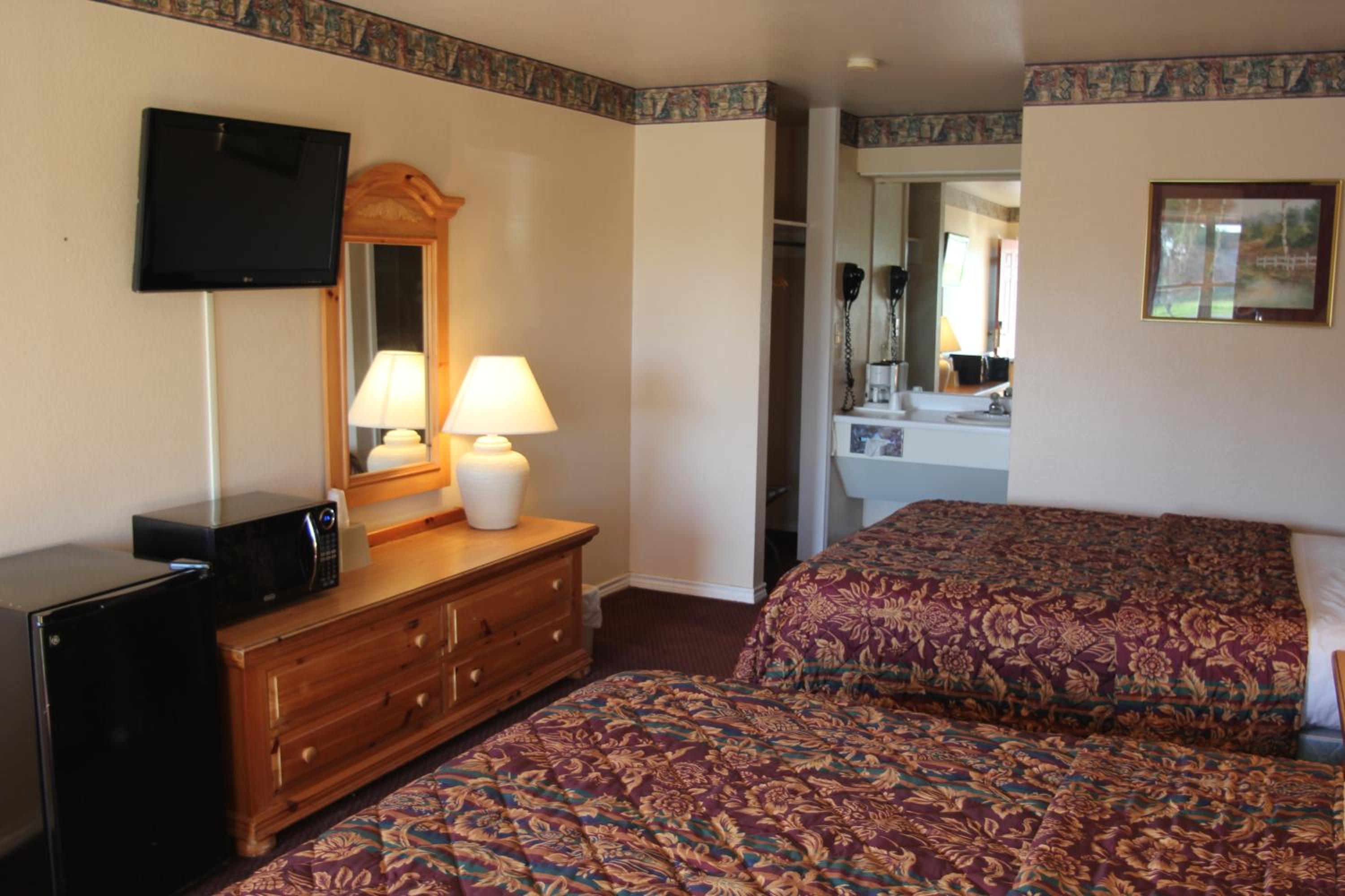 2 Queen Beds Non-Smoking photo 1