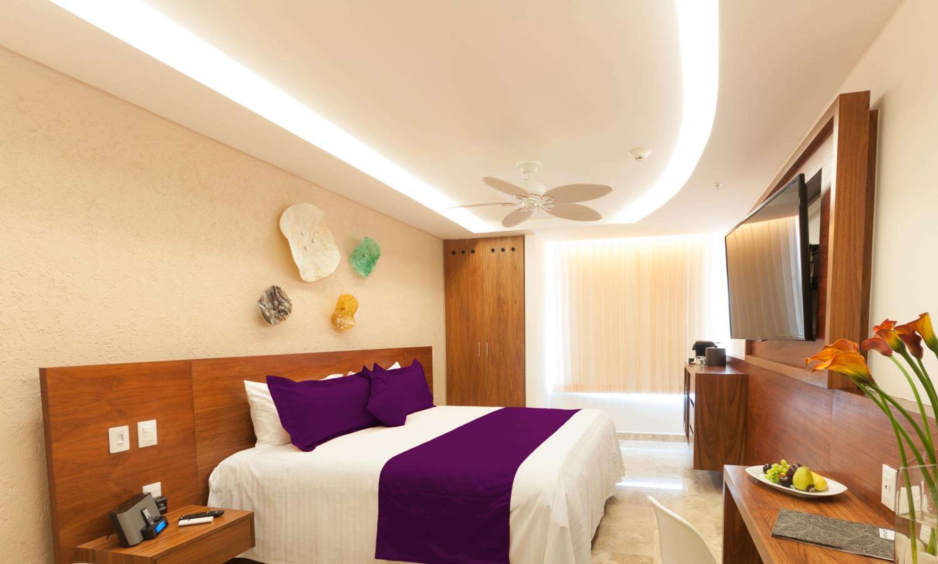 Deluxe King Room - Photo 1