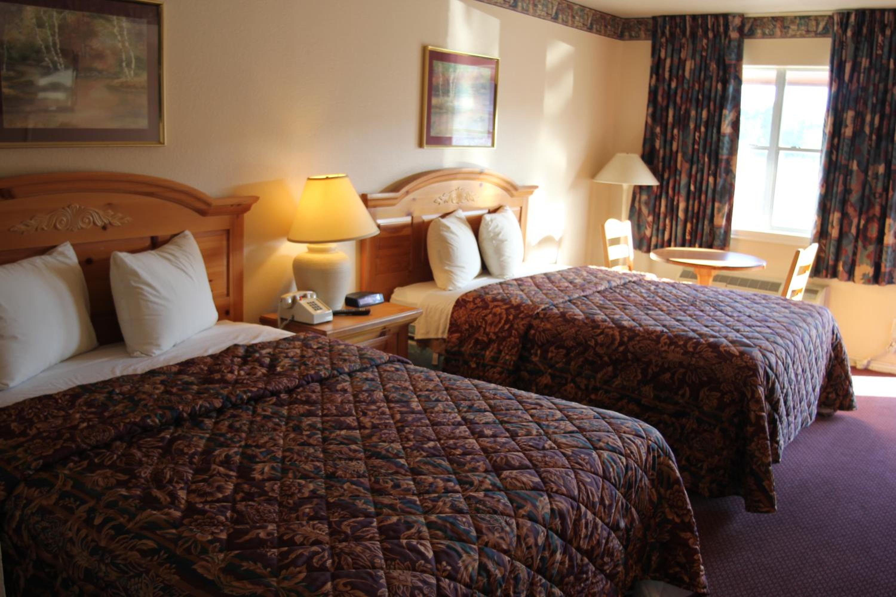 2 Queen Beds Non-Smoking photo 3