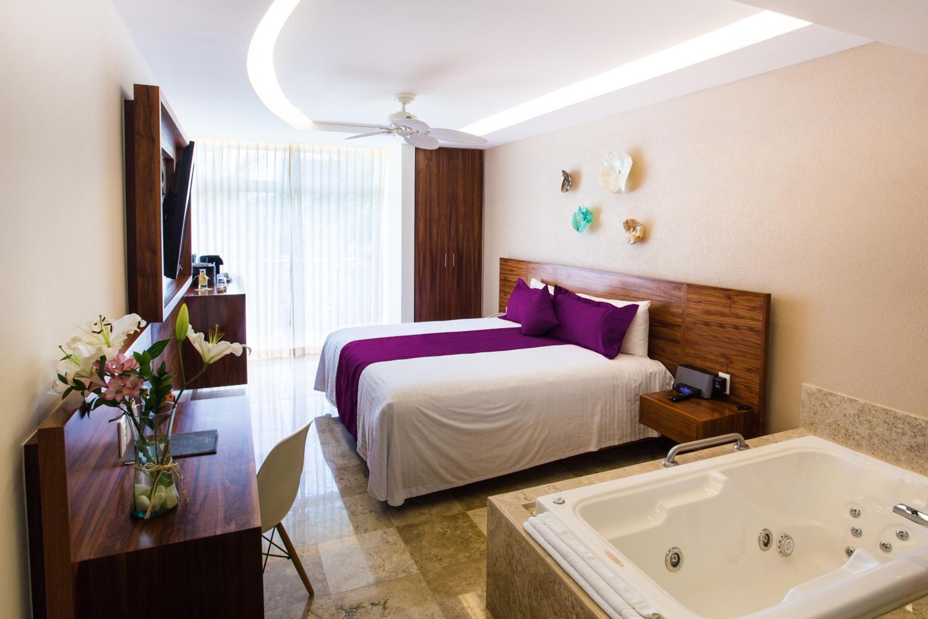 Deluxe Suite with Spa Bath - Photo 1