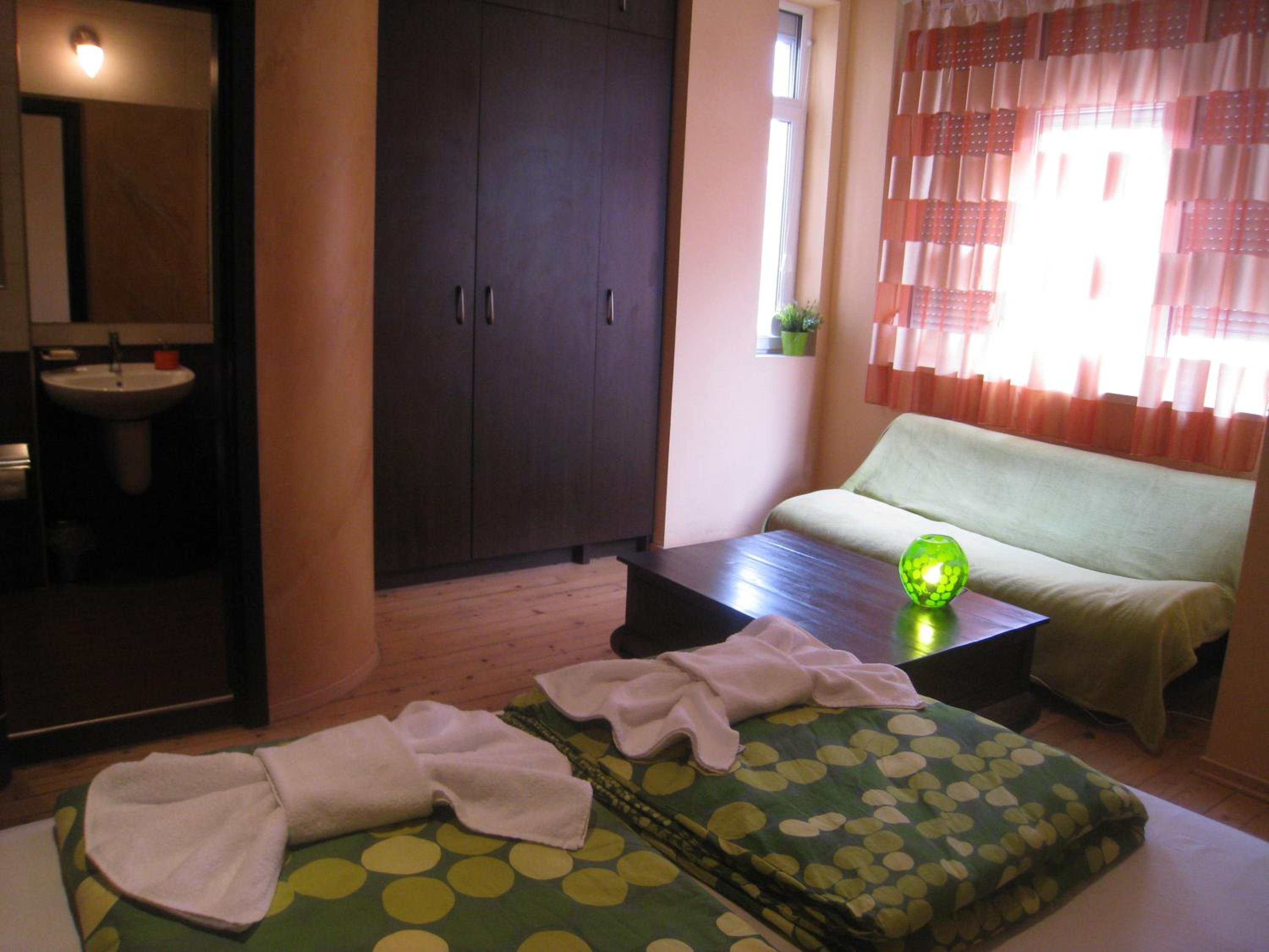 Double Room with Private Bathroom - Photo 6