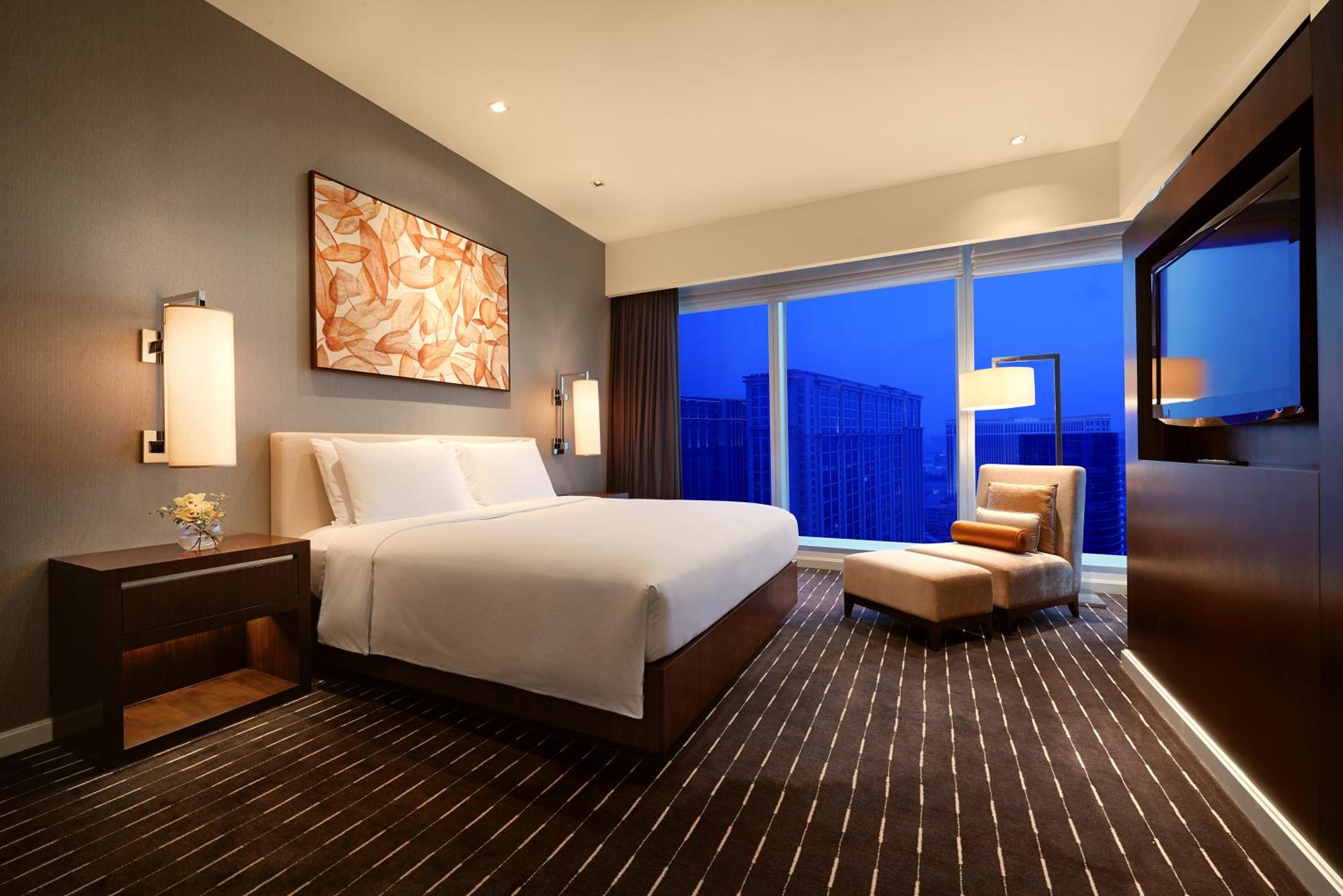 Grand Executive Suite with View photo 3