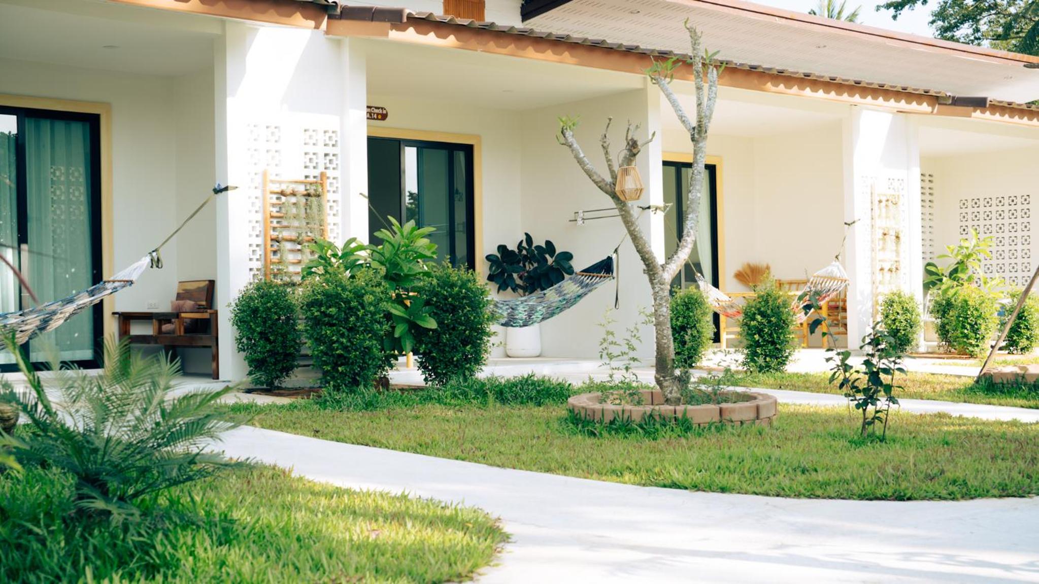 Bungalow with Garden View photo 2