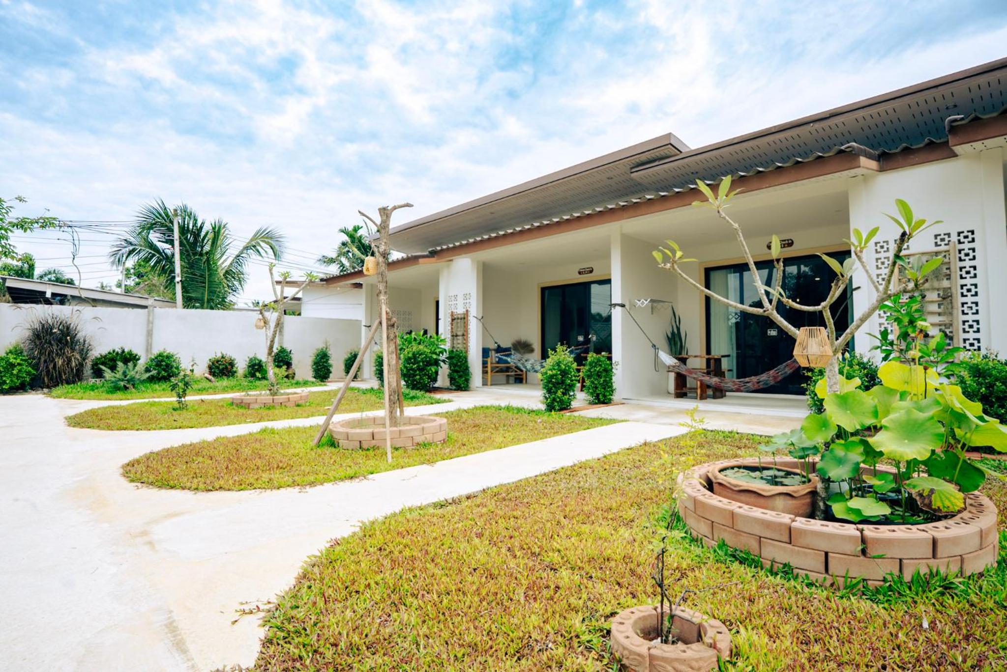 Bungalow with Garden View photo 3