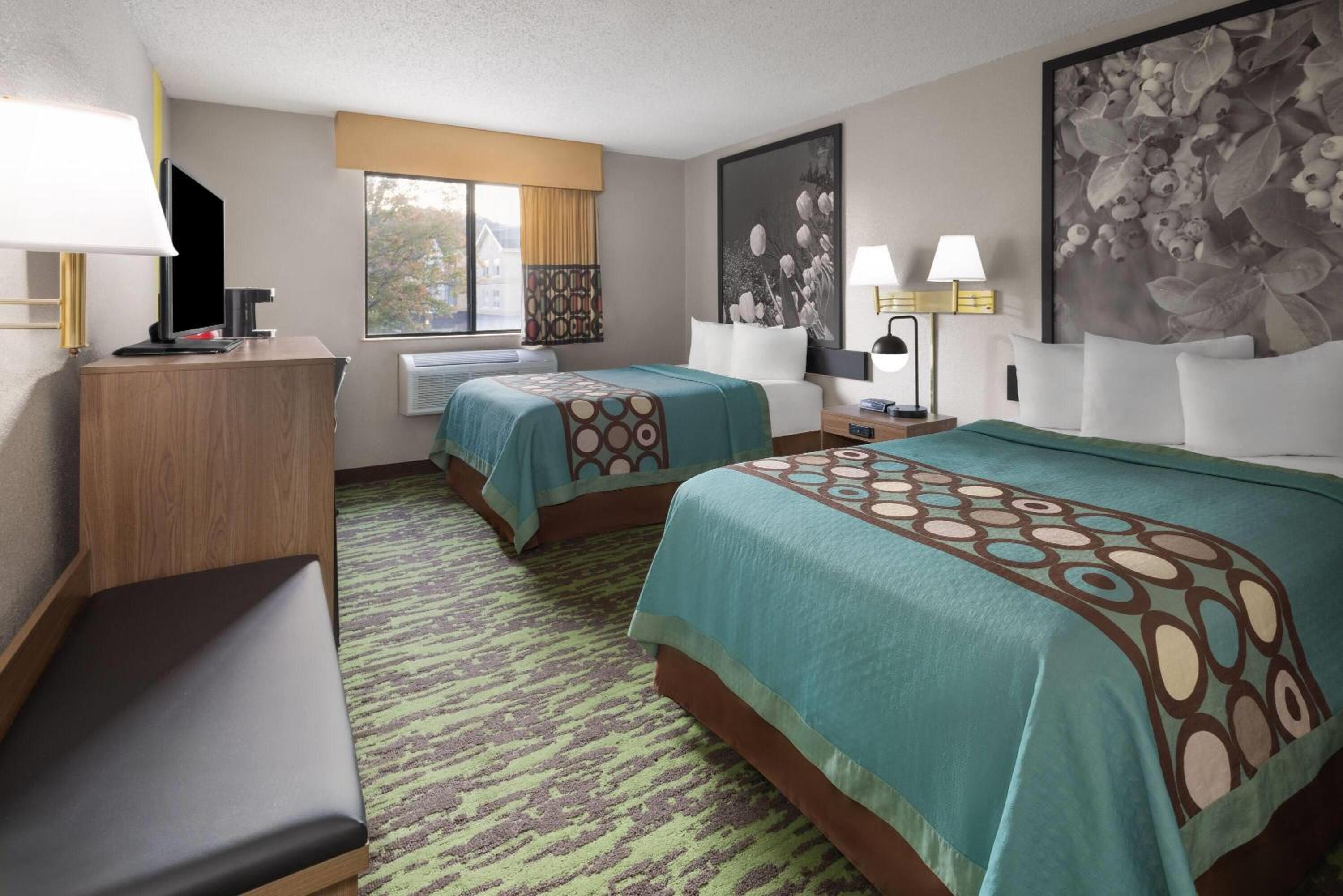 Double Room with Two Double Beds - Smoking photo 2
