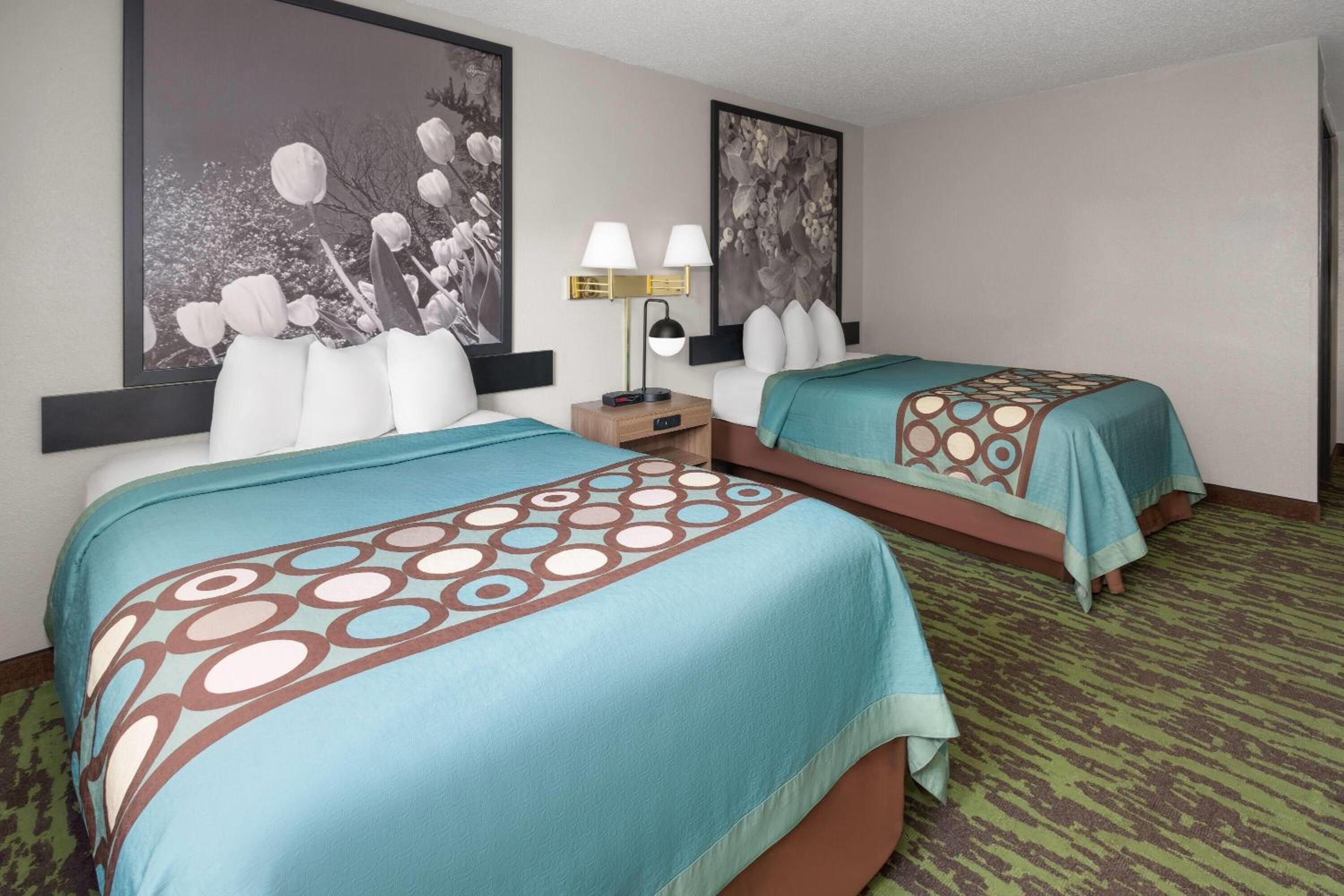 Double Room with Two Double Beds - Smoking photo 3