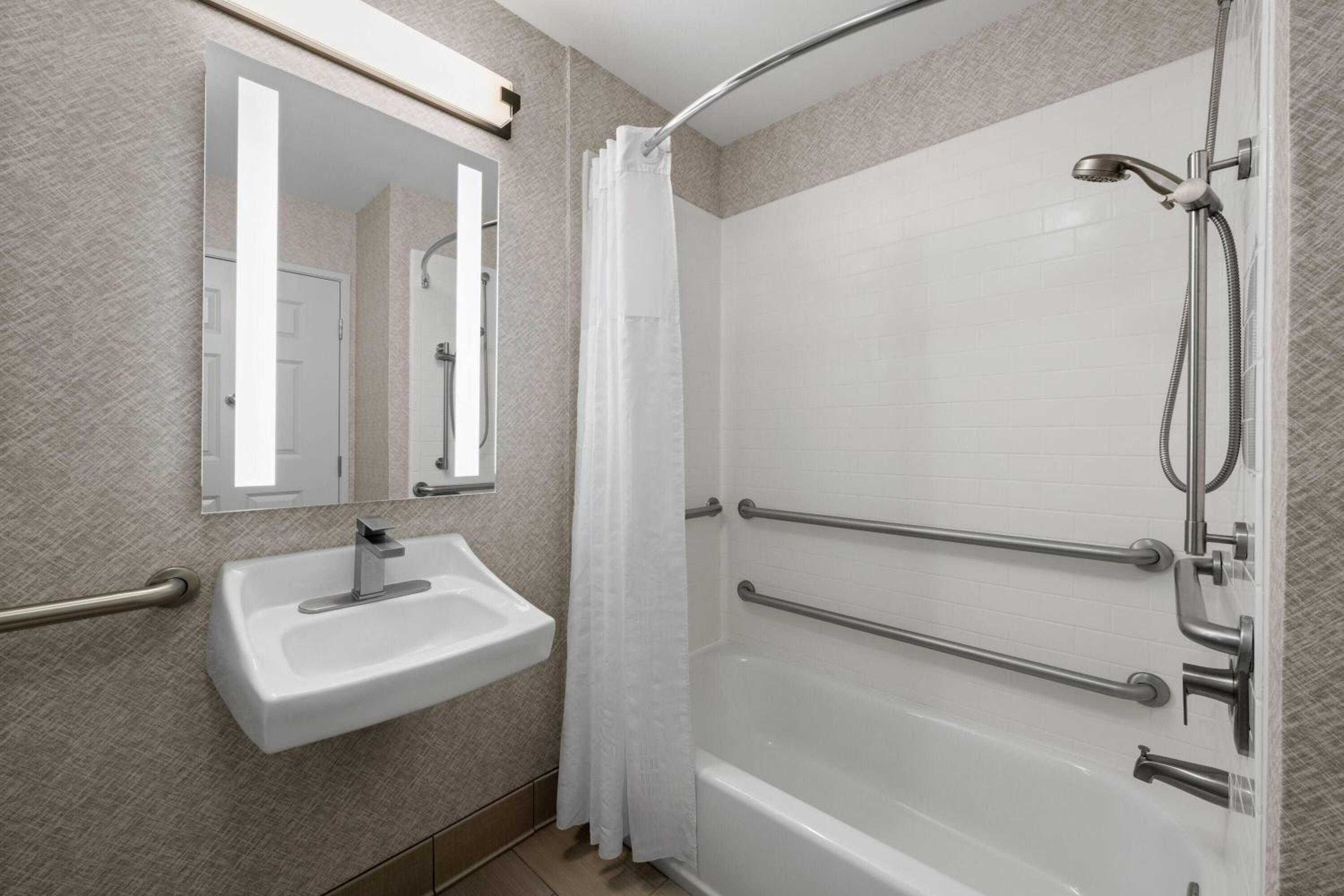 King Room - Mobility Access/Non-Smoking - Photo 2