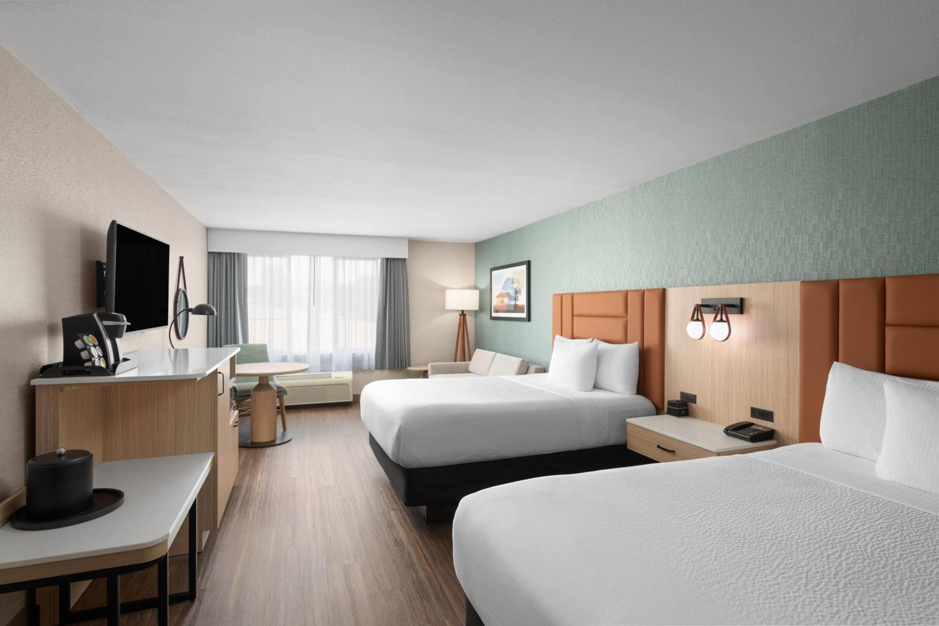Executive Queen Room with Two Queen Beds - Non-Smoking - Photo 2