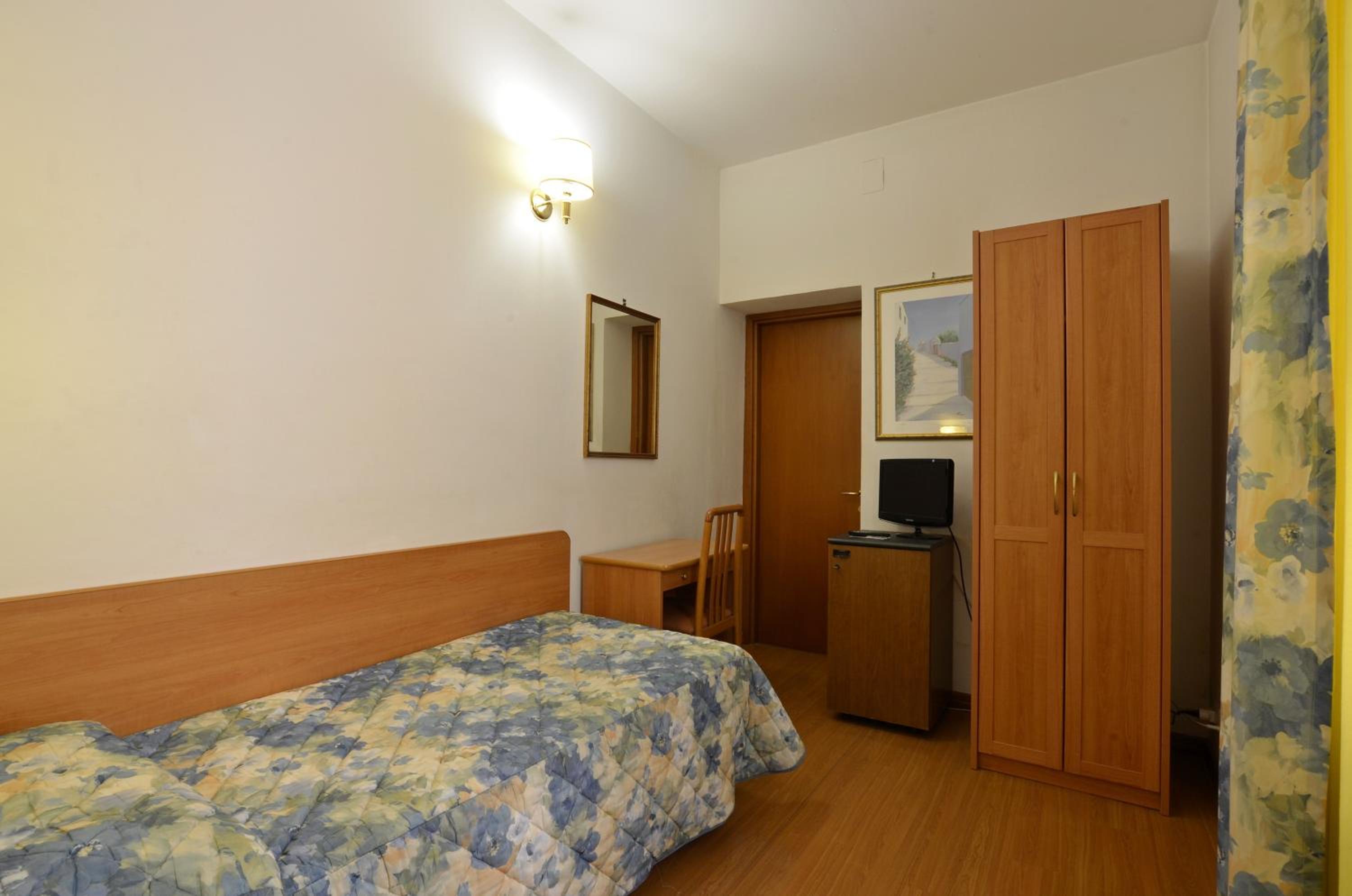 Single Room photo 3