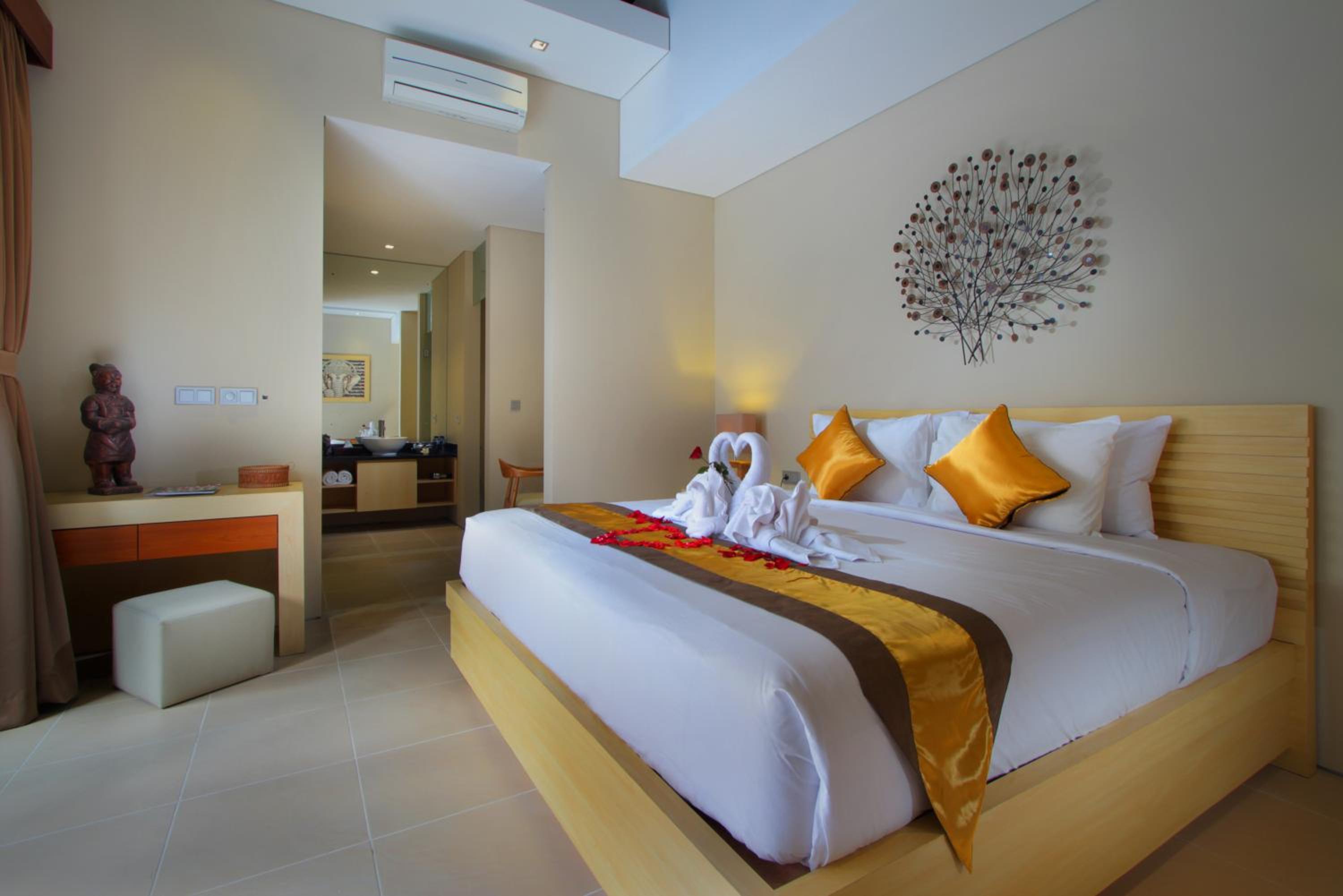 Three-Bedroom Villa - Photo 19