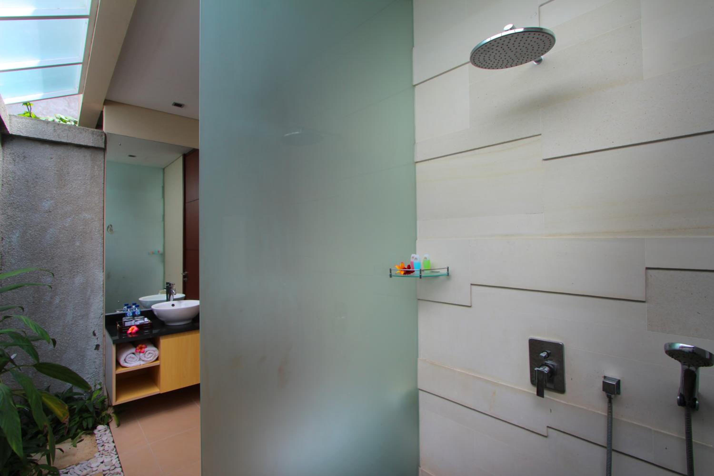 Three-Bedroom Villa - Photo 17
