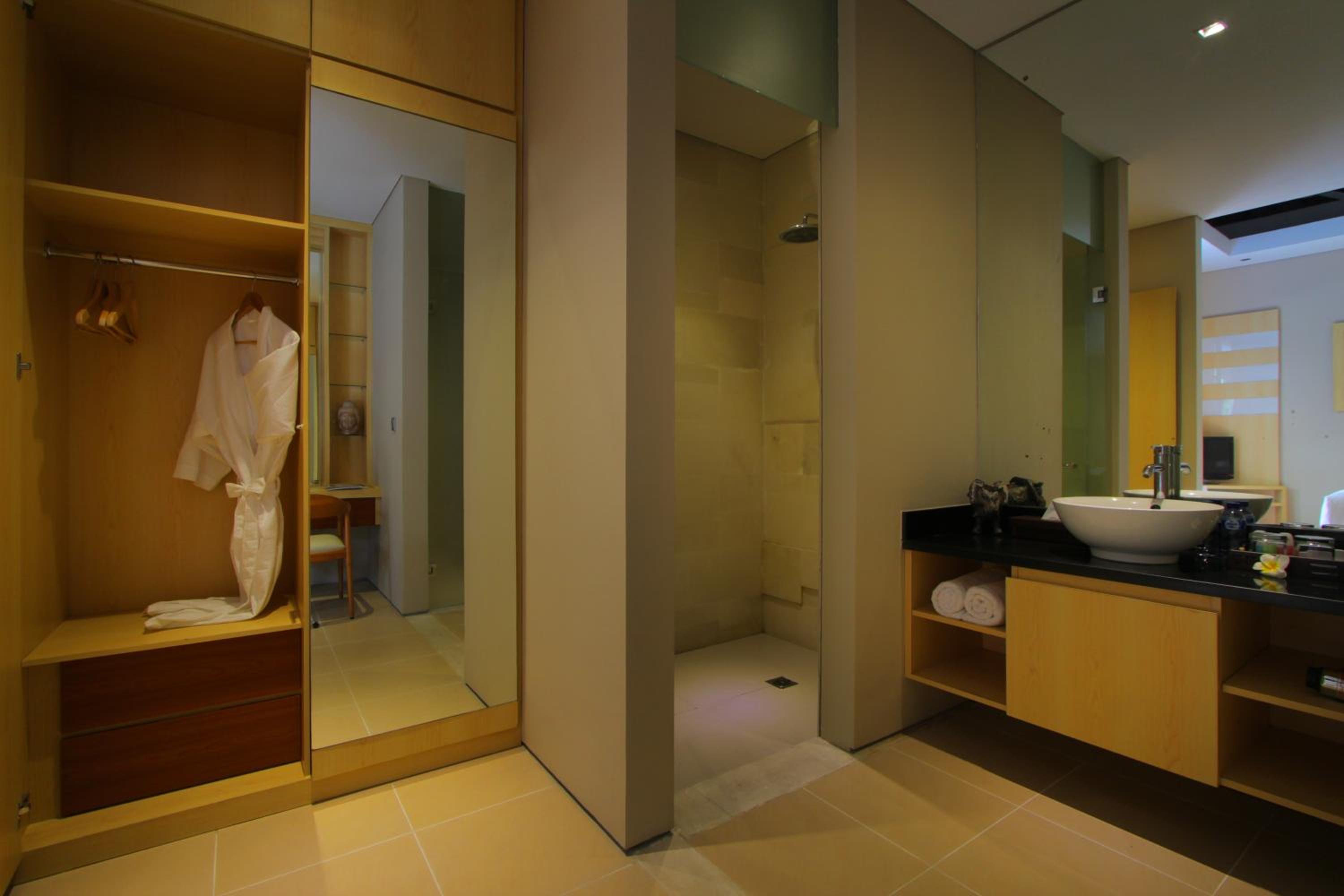 Three-Bedroom Villa - Photo 3