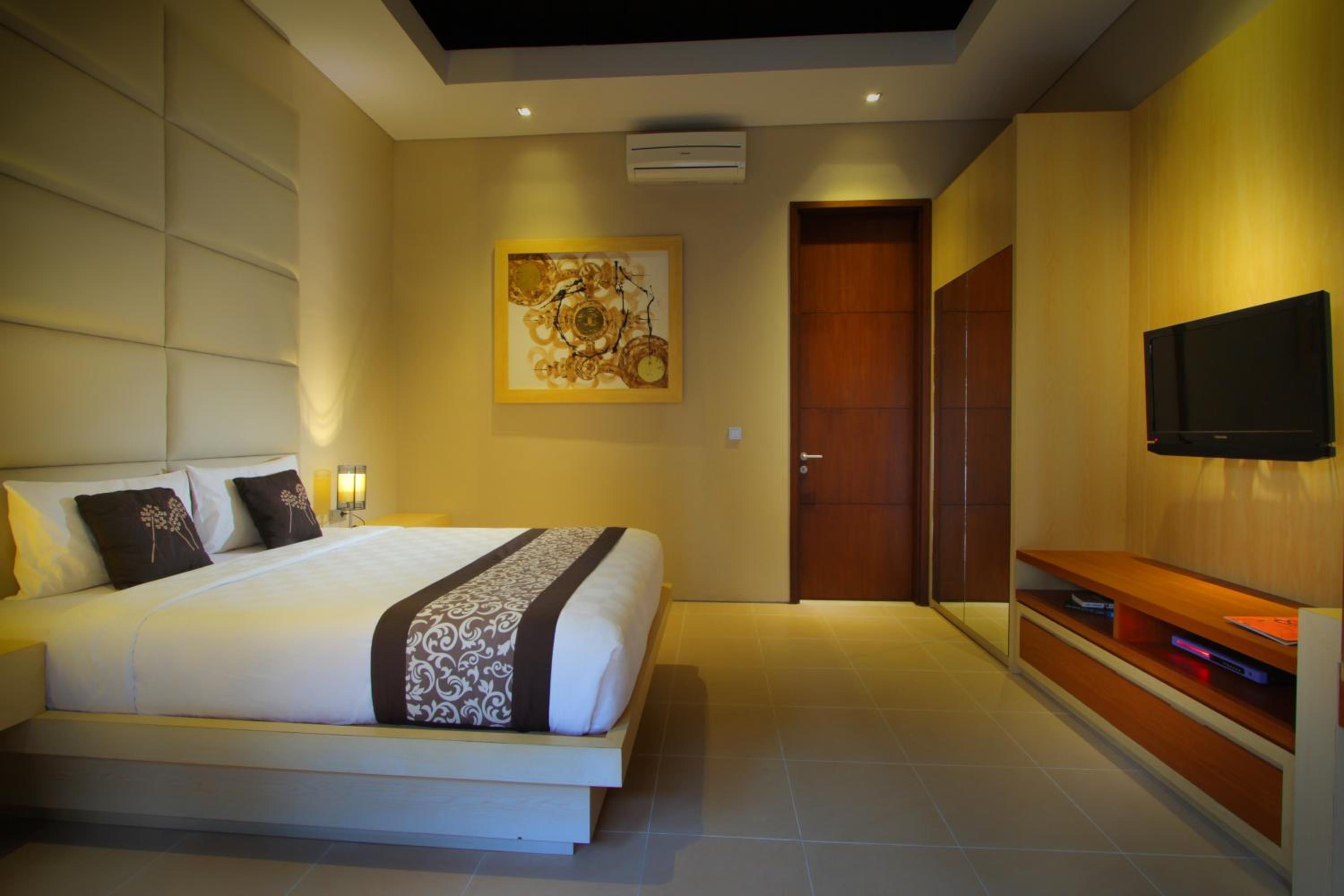 Three-Bedroom Villa - Photo 16