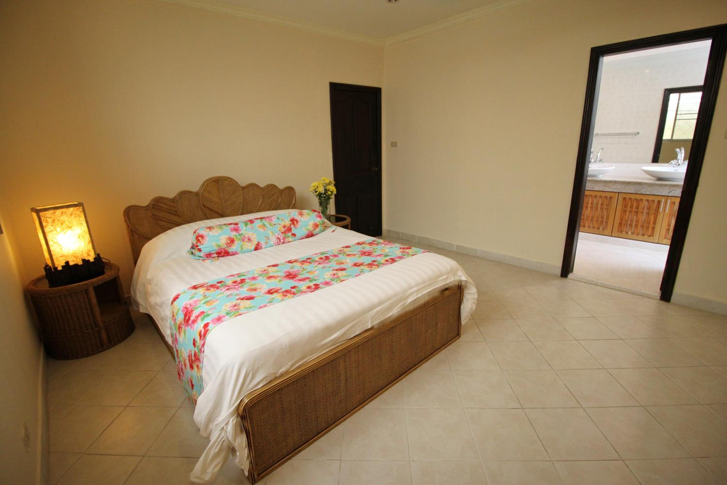 Villa with Spa Bath