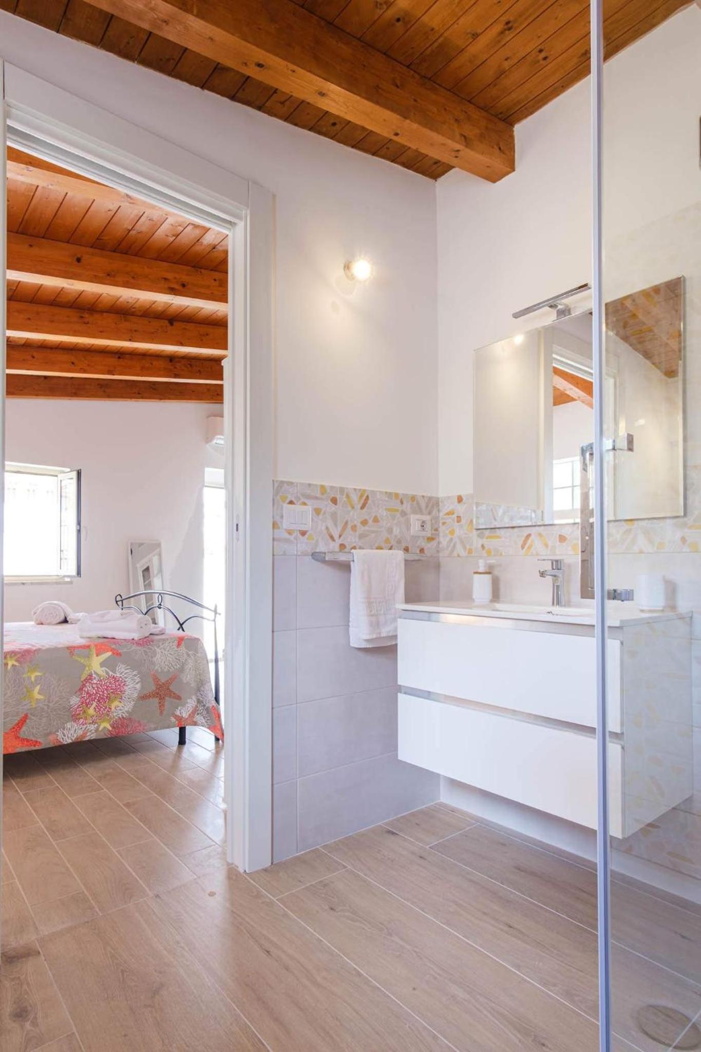 Large Double Room photo 1