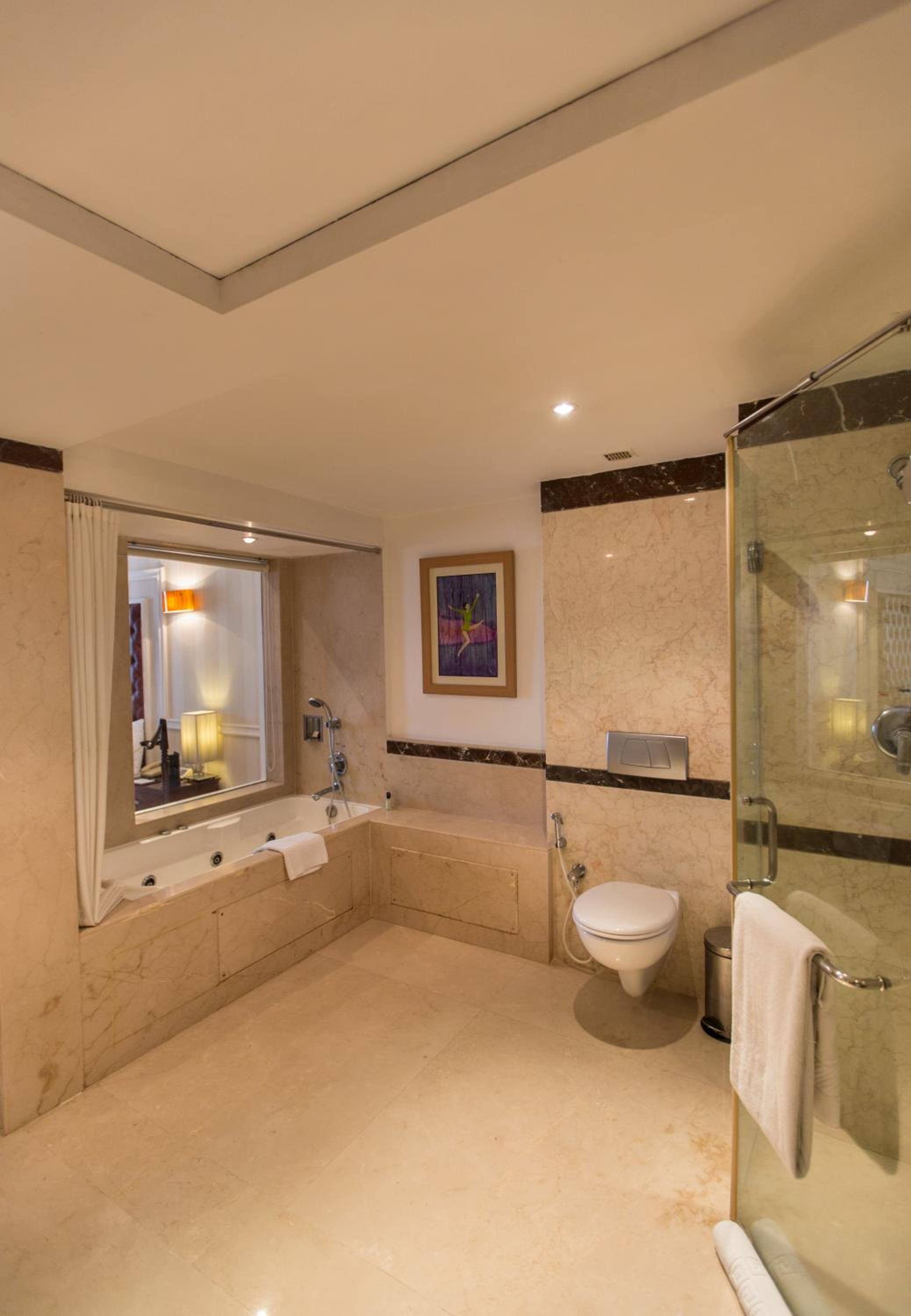Executive Suite - Photo 5