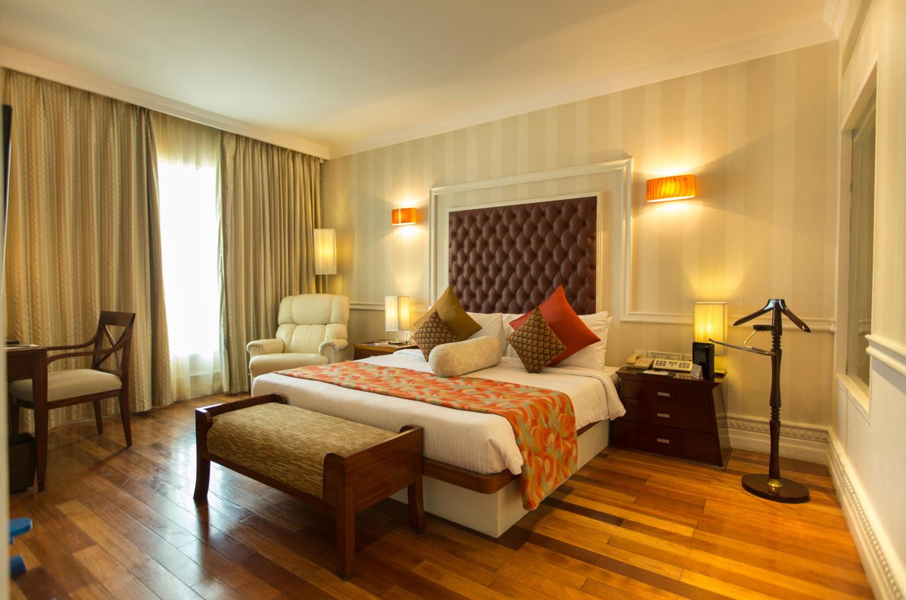 Executive Suite - Photo 1