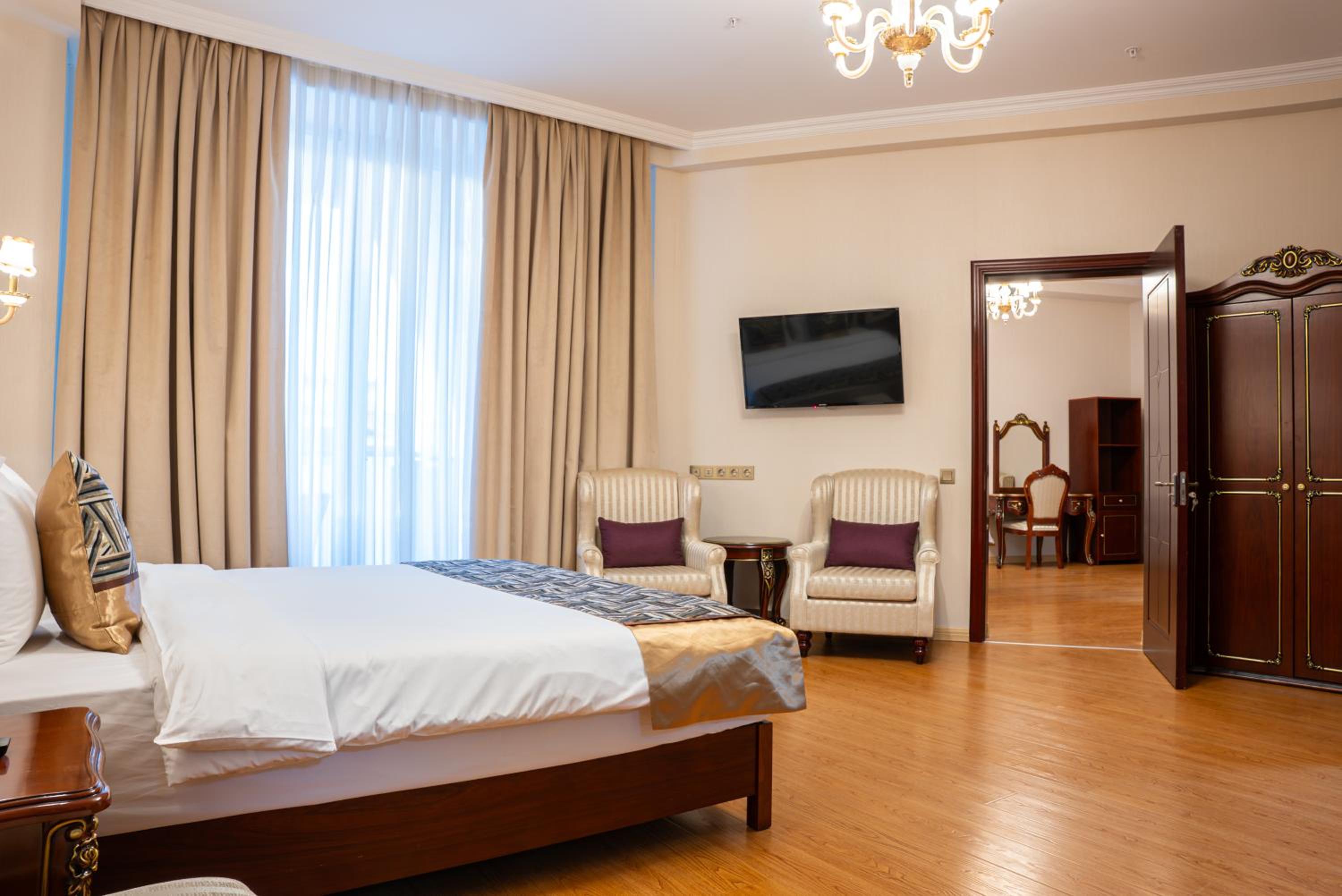 Two-Bedroom Suite - Photo 3
