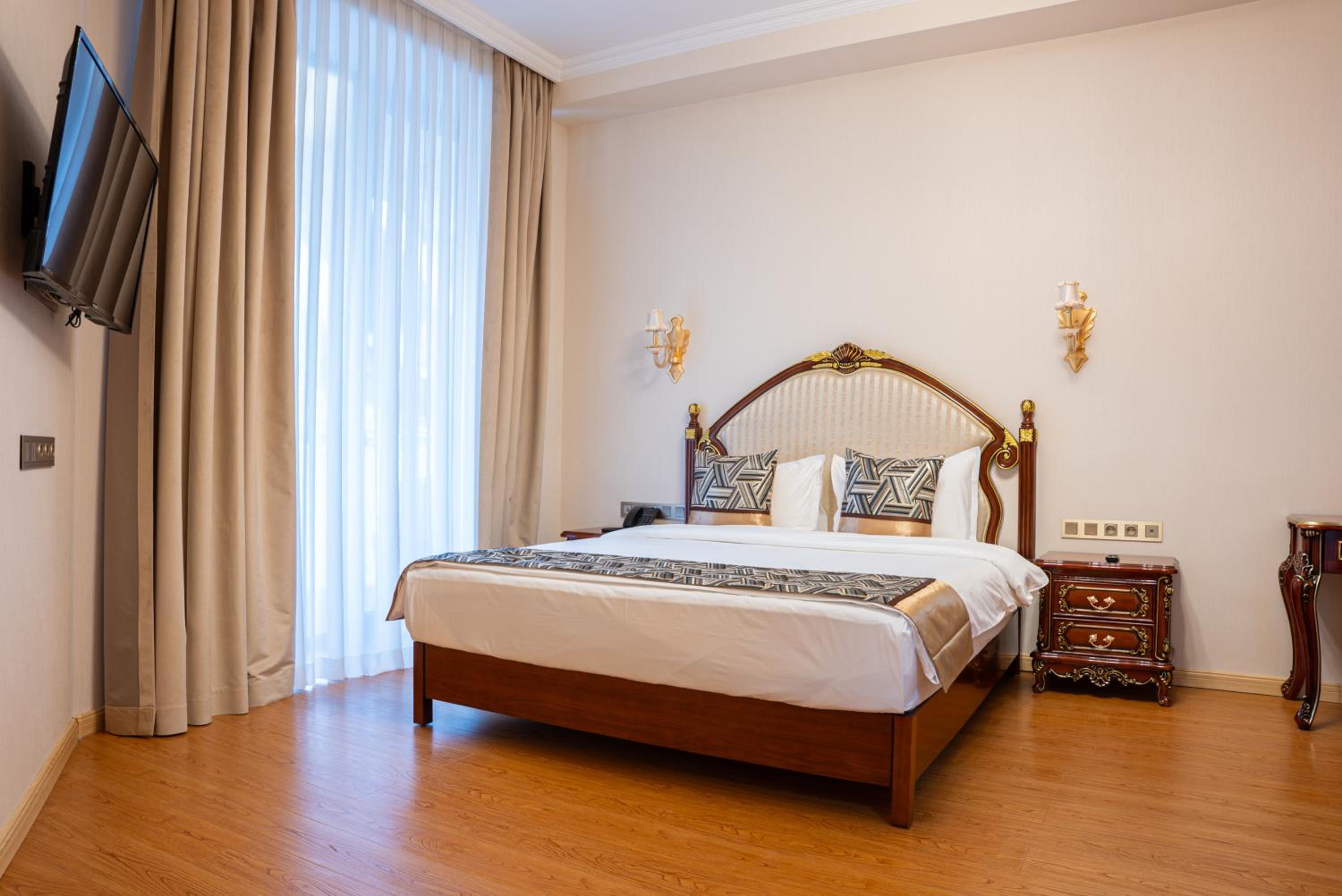 Two-Bedroom Suite - Photo 4
