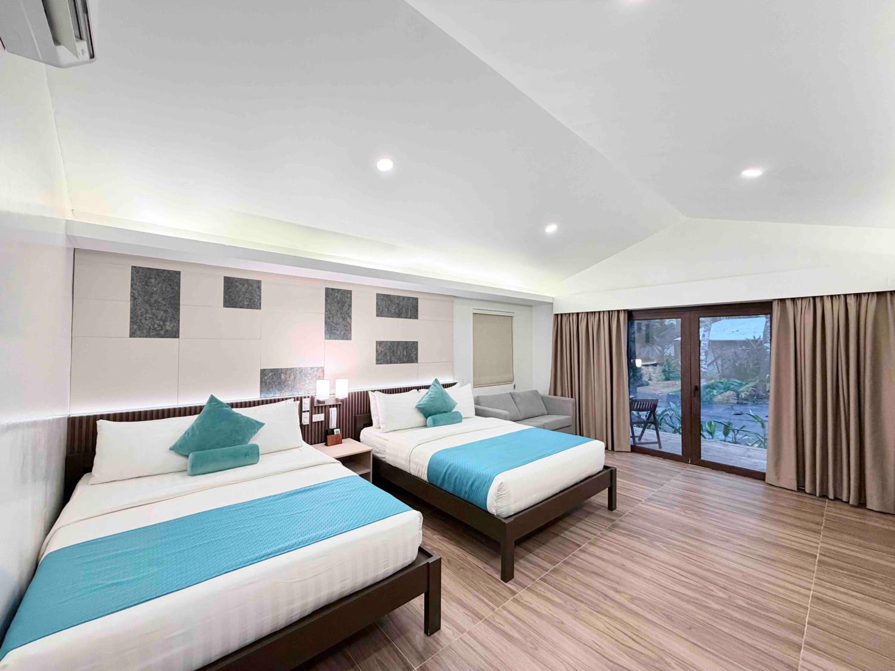 Superior Queen Room with Two Queen Beds photo 2