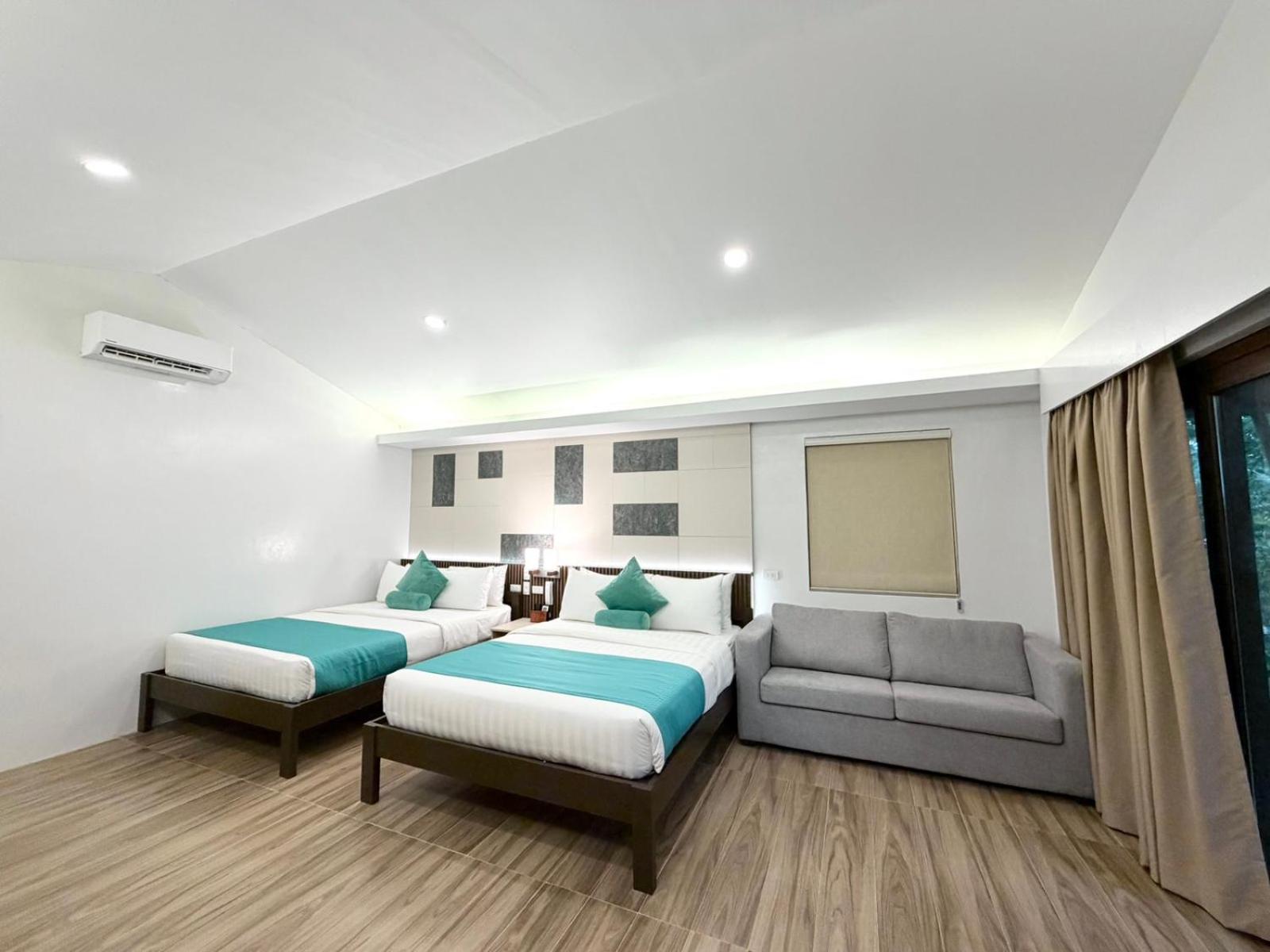 Superior Queen Room with Two Queen Beds photo 3