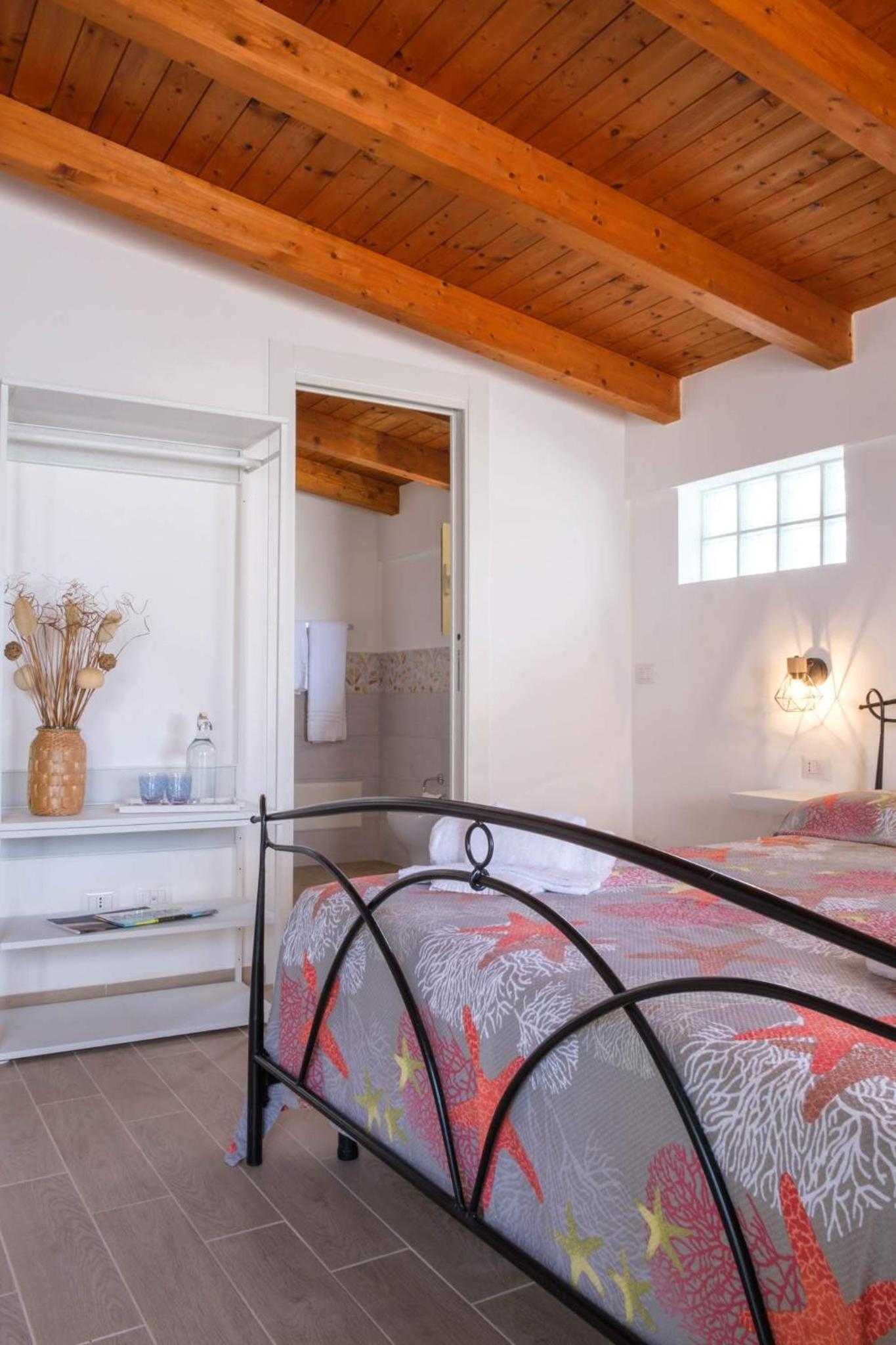 Large Double Room photo 3