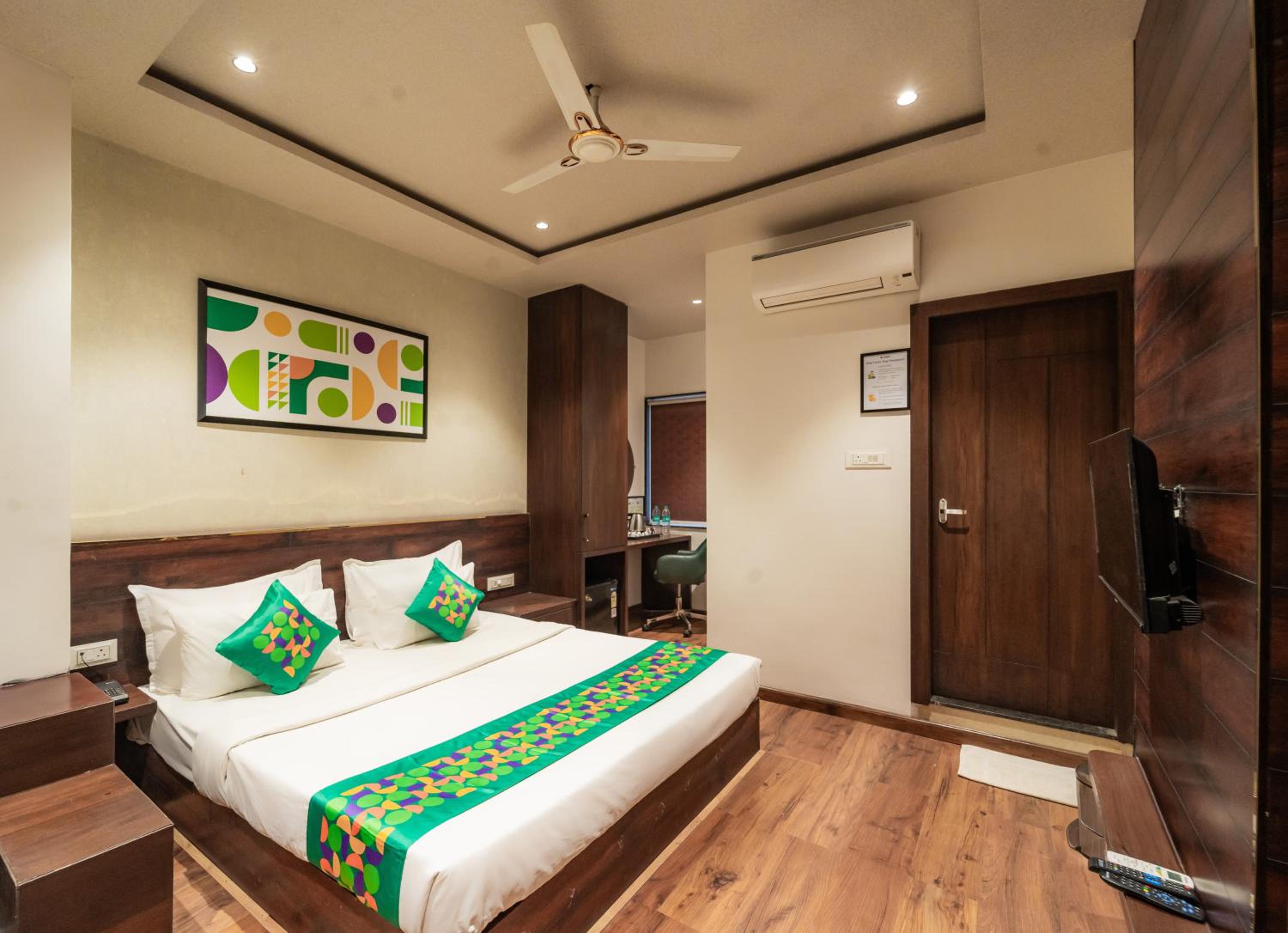 Deluxe Family Room