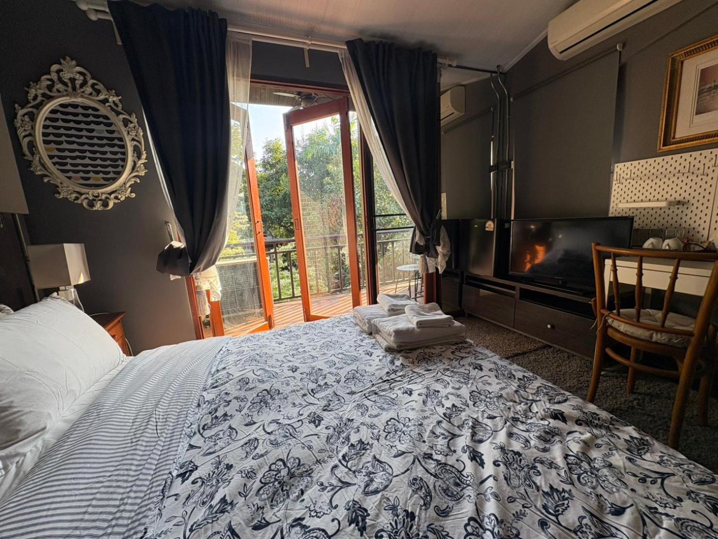 Queen Room with Garden View photo 2