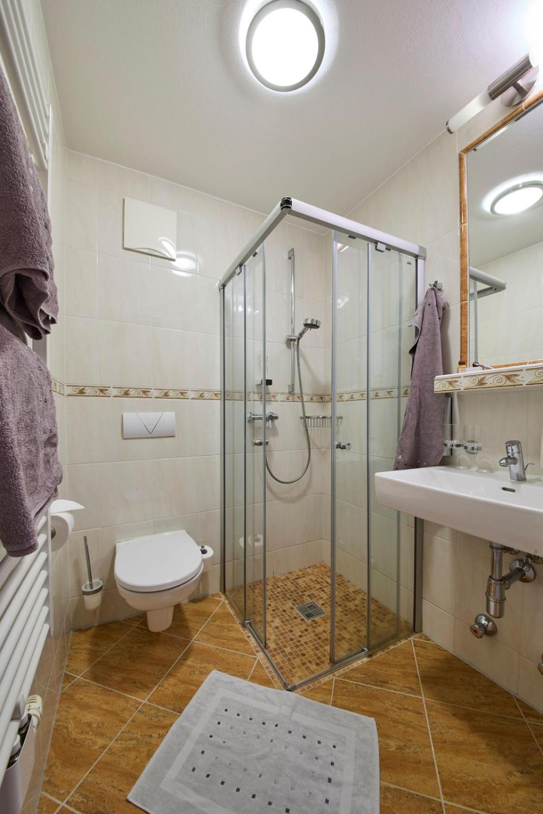 Budget Double Room photo 2