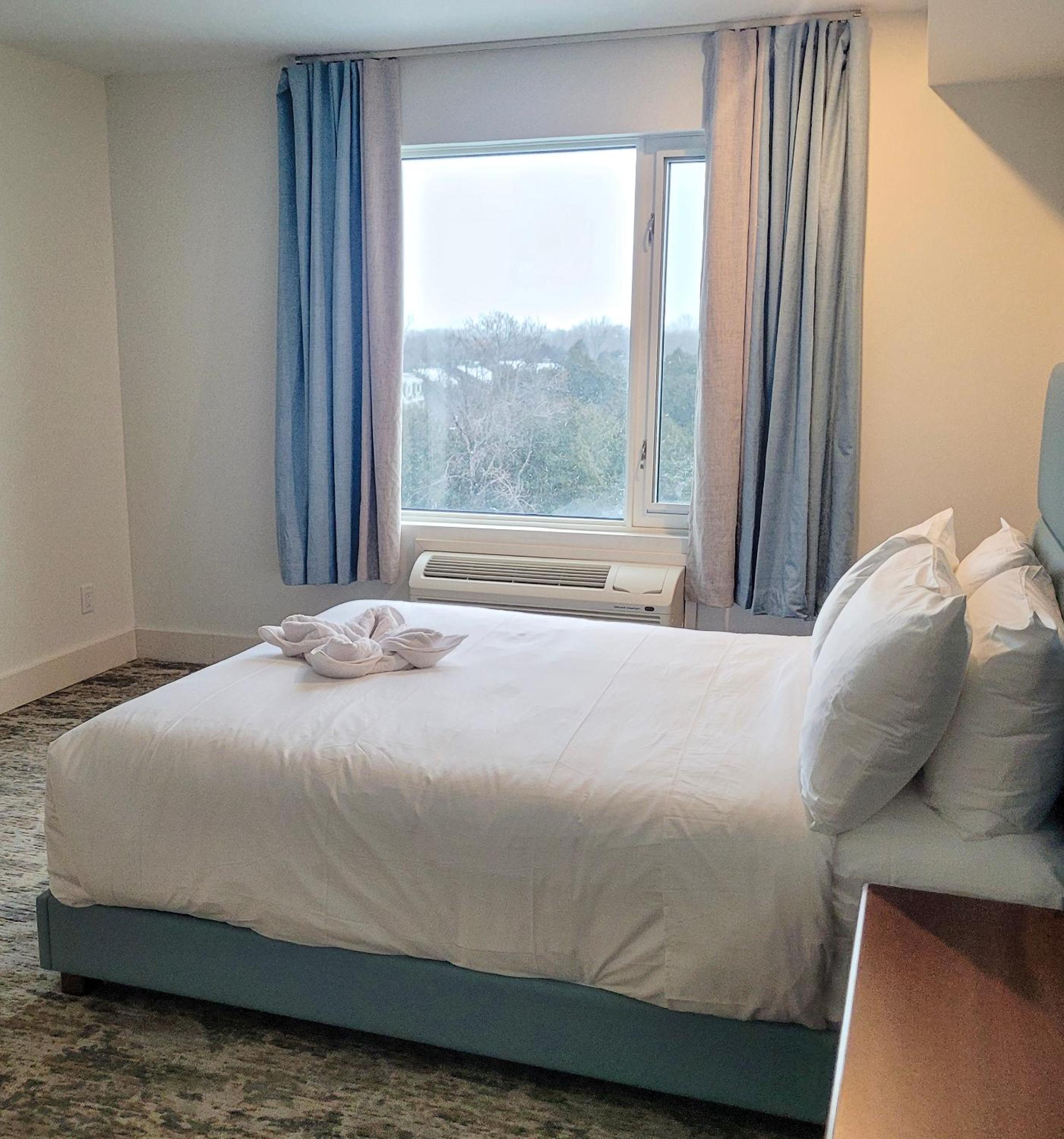 One bedroom Efficiency Suite, Queen Bed - Photo 10