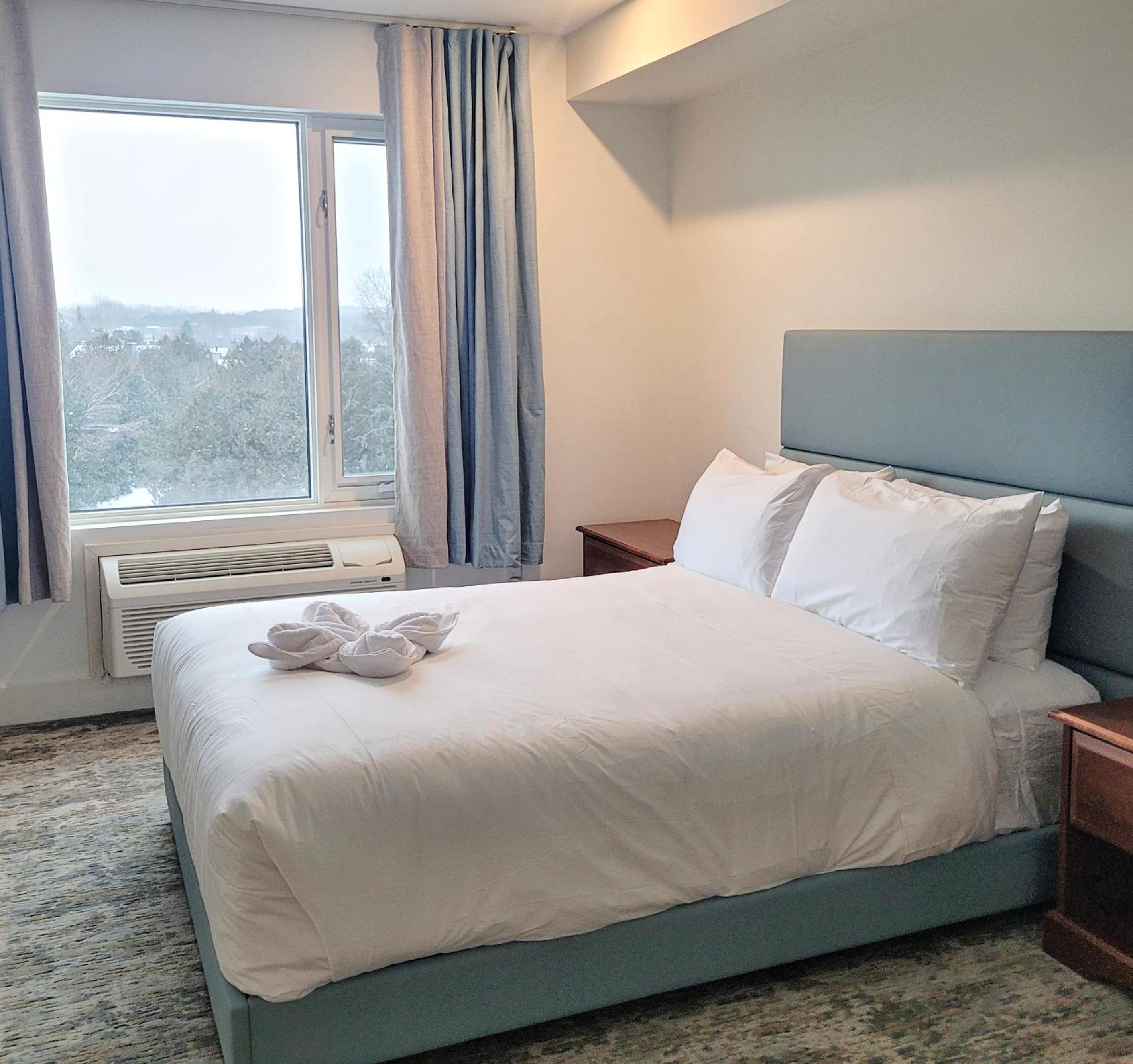 One bedroom Efficiency Suite, Queen Bed - Photo 11
