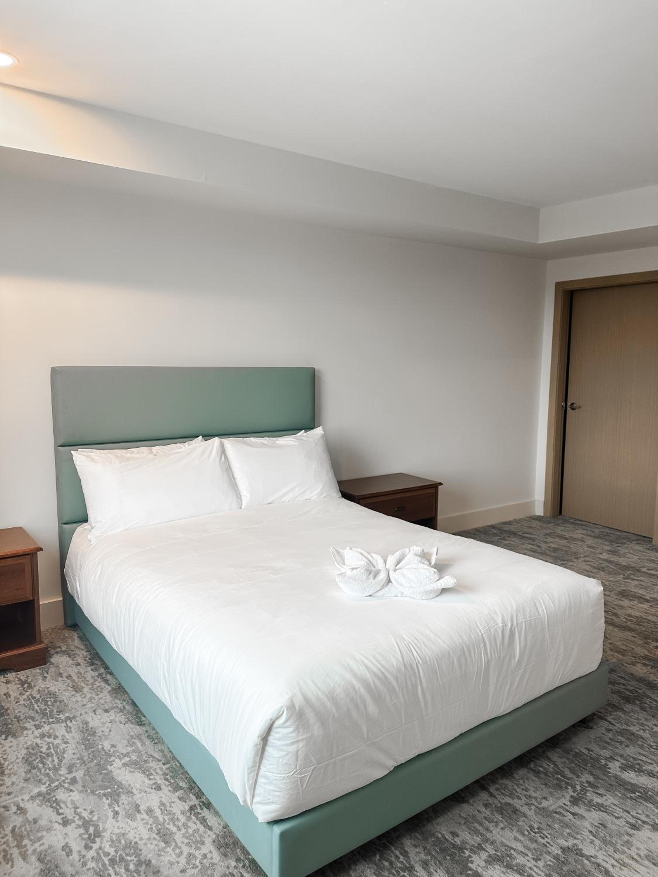 One bedroom Efficiency Suite, Queen Bed - Photo 3