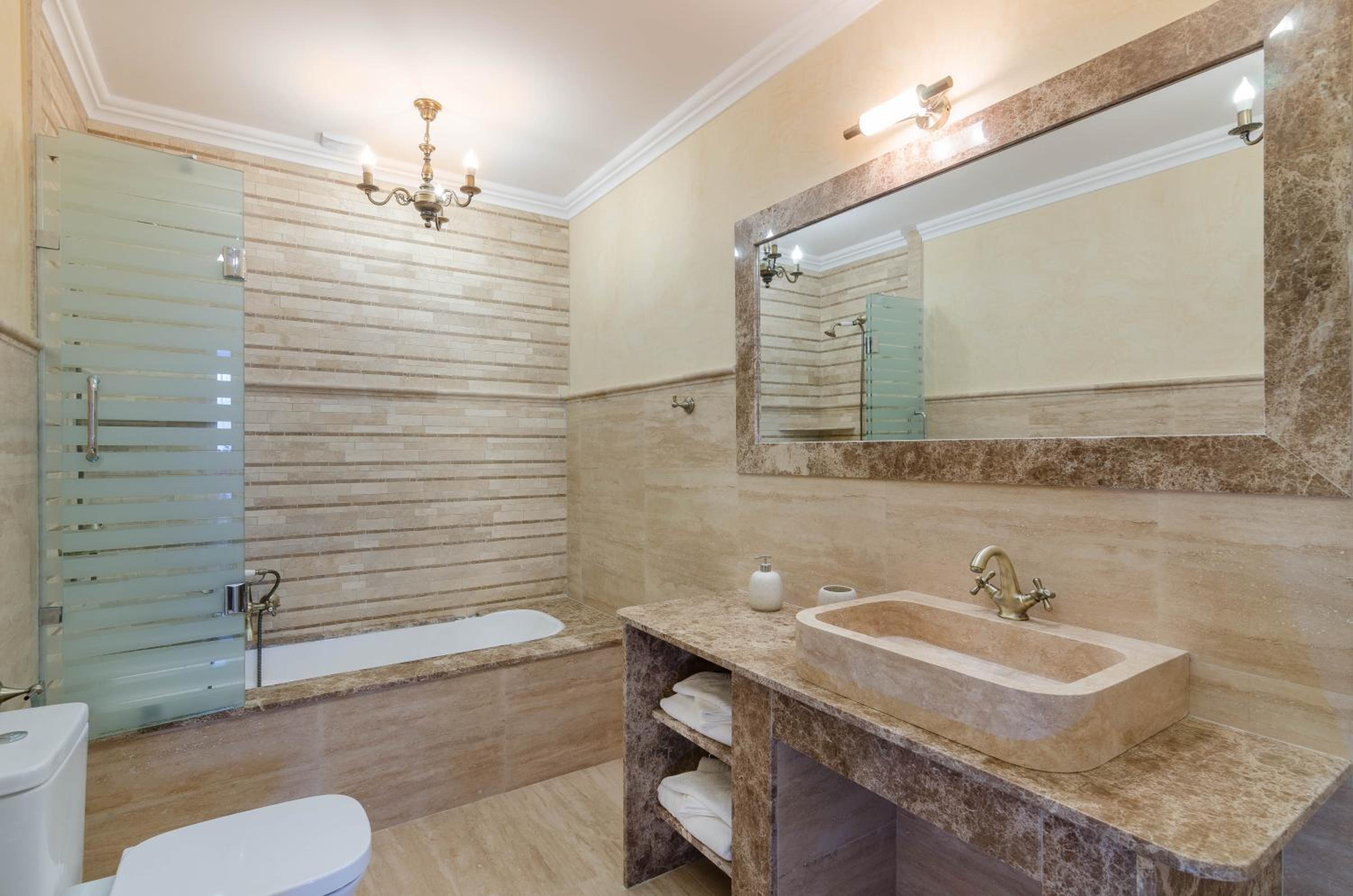 Deluxe Suite - Photo 7