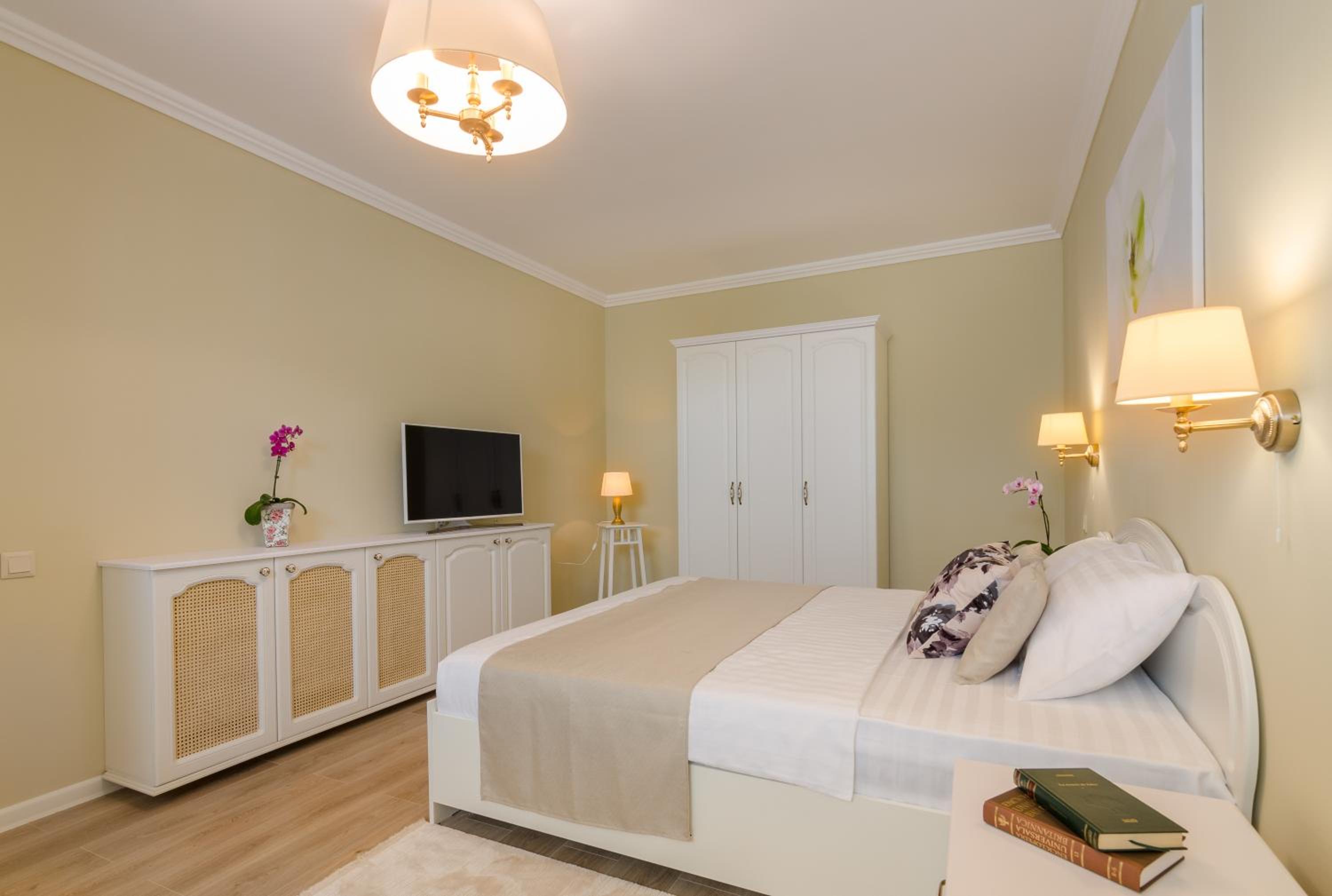 Deluxe Suite - Photo 4