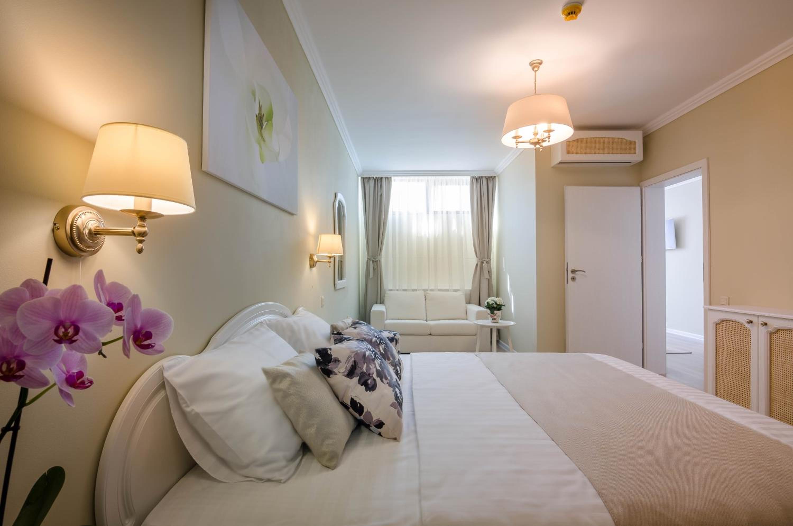 Deluxe Suite - Photo 5