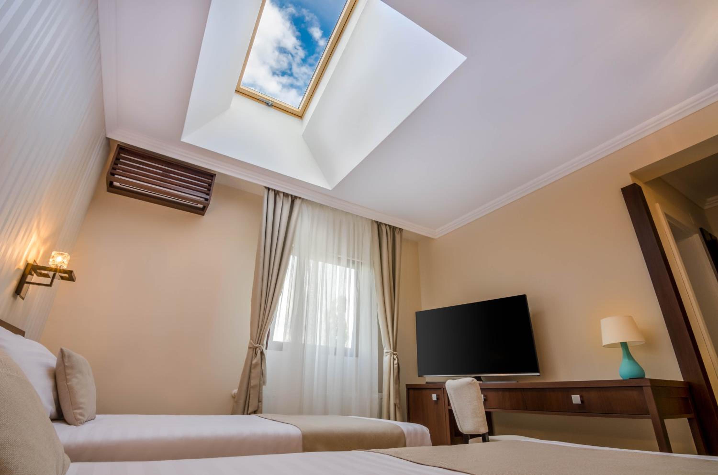 Double or Twin Room - Photo 4