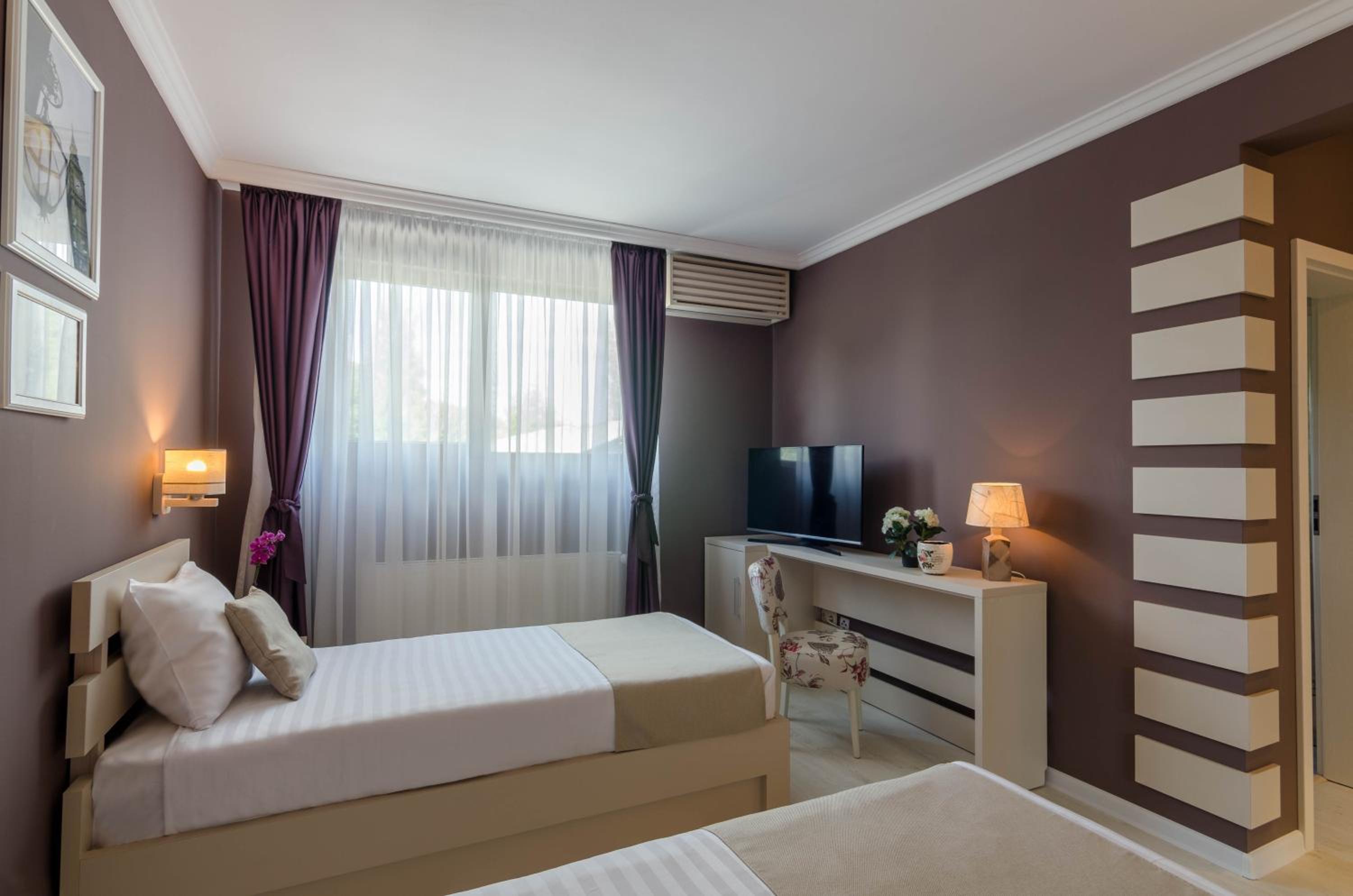 Double or Twin Room - Photo 8