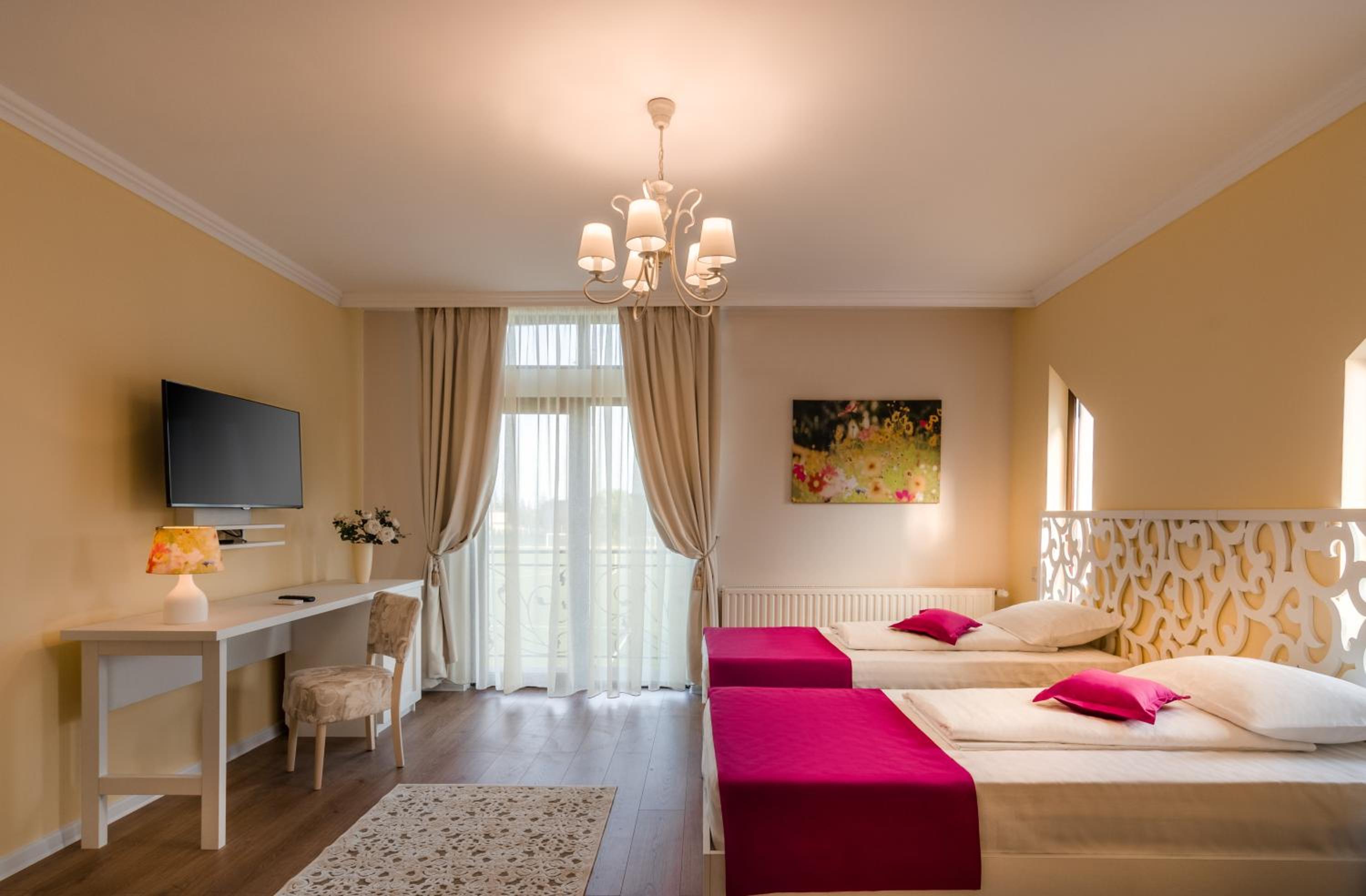 Double or Twin Room with Balcony - Photo 1