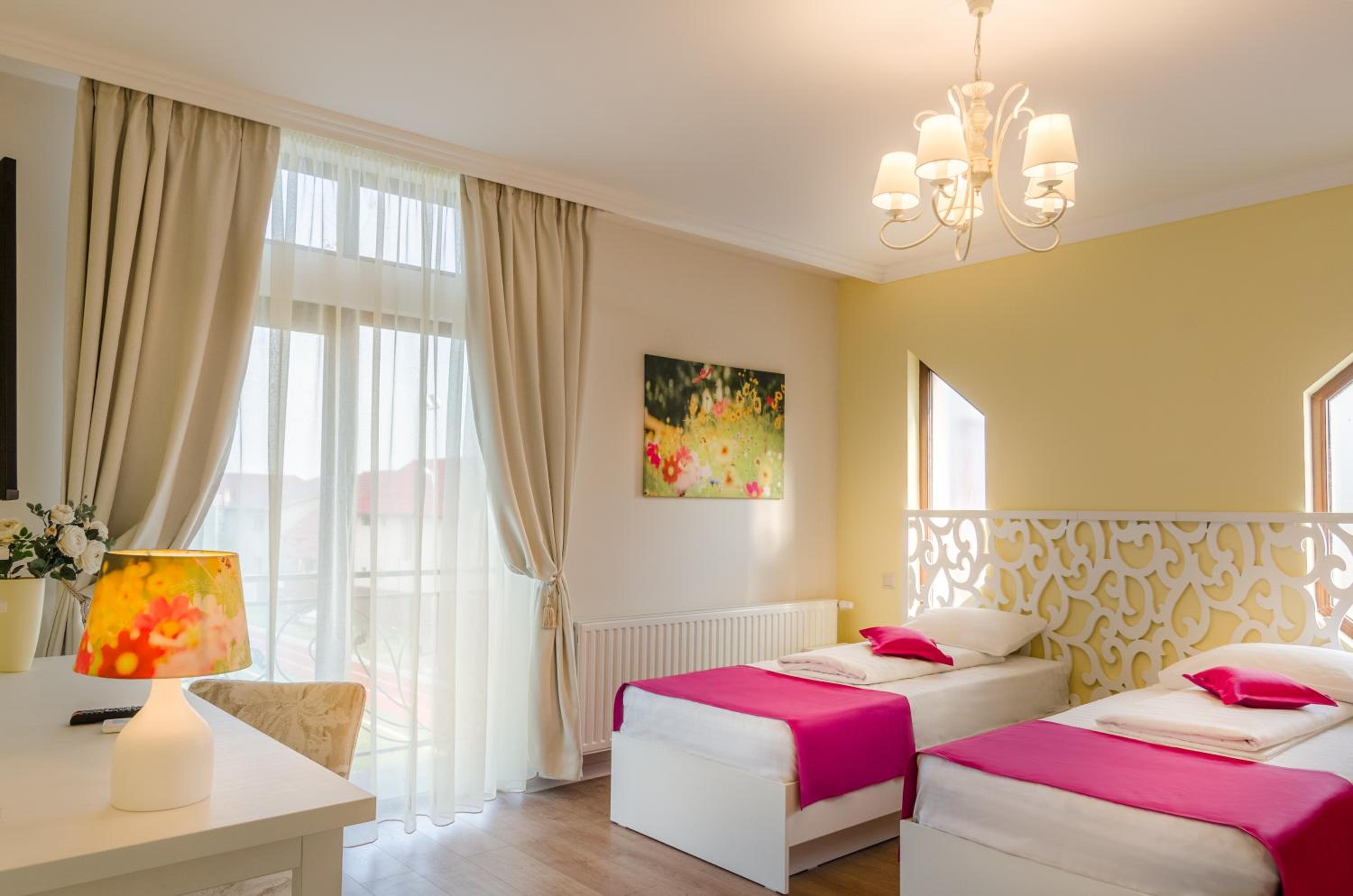 Double or Twin Room with Balcony - Photo 3