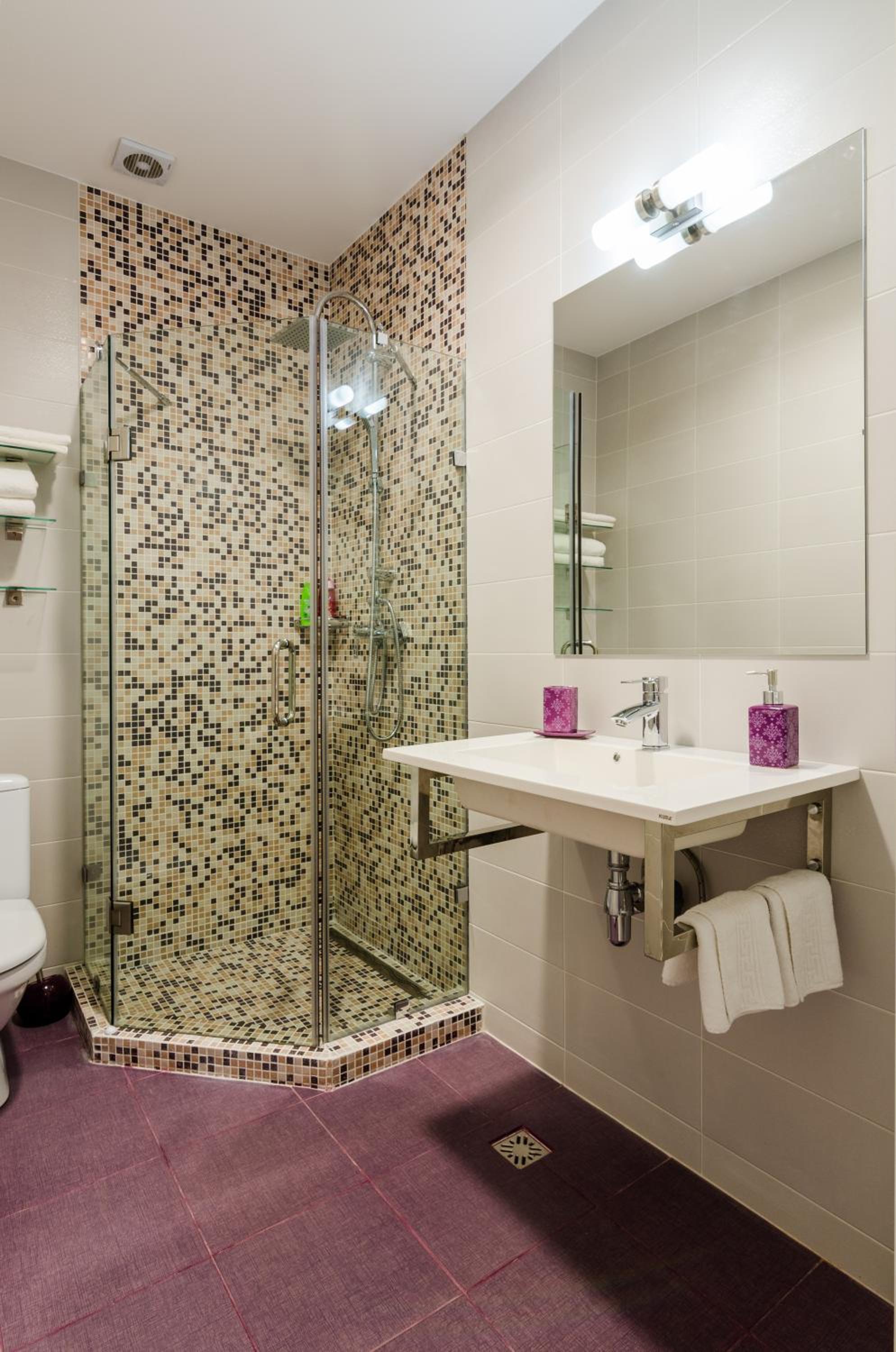 Double or Twin Room with Balcony - Photo 7