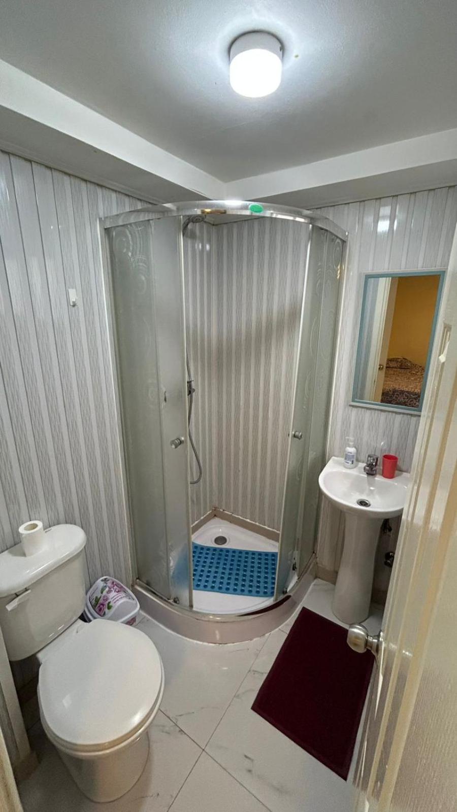 Family Room with Private Bathroom photo 1