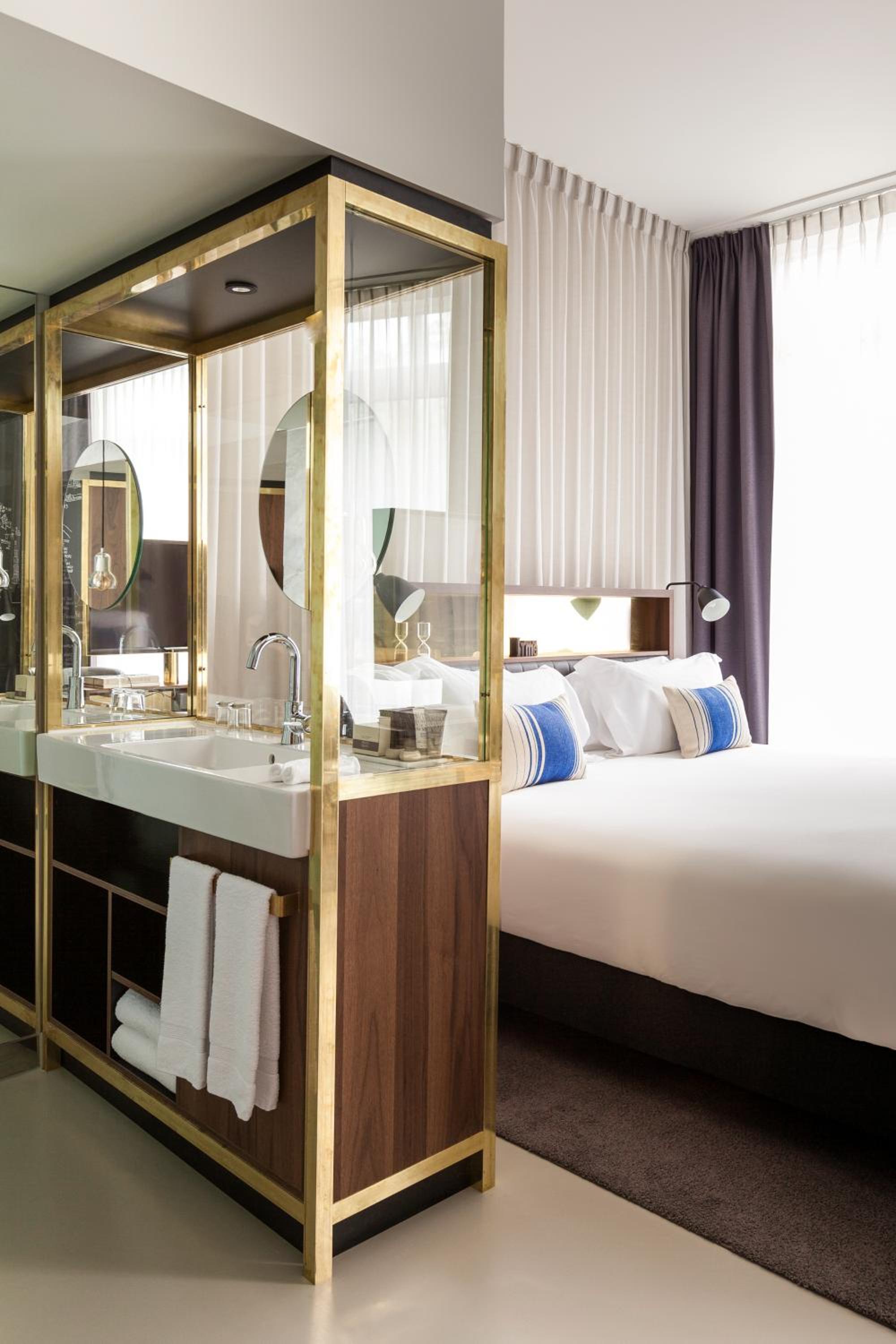 Junior King Suite photo 3