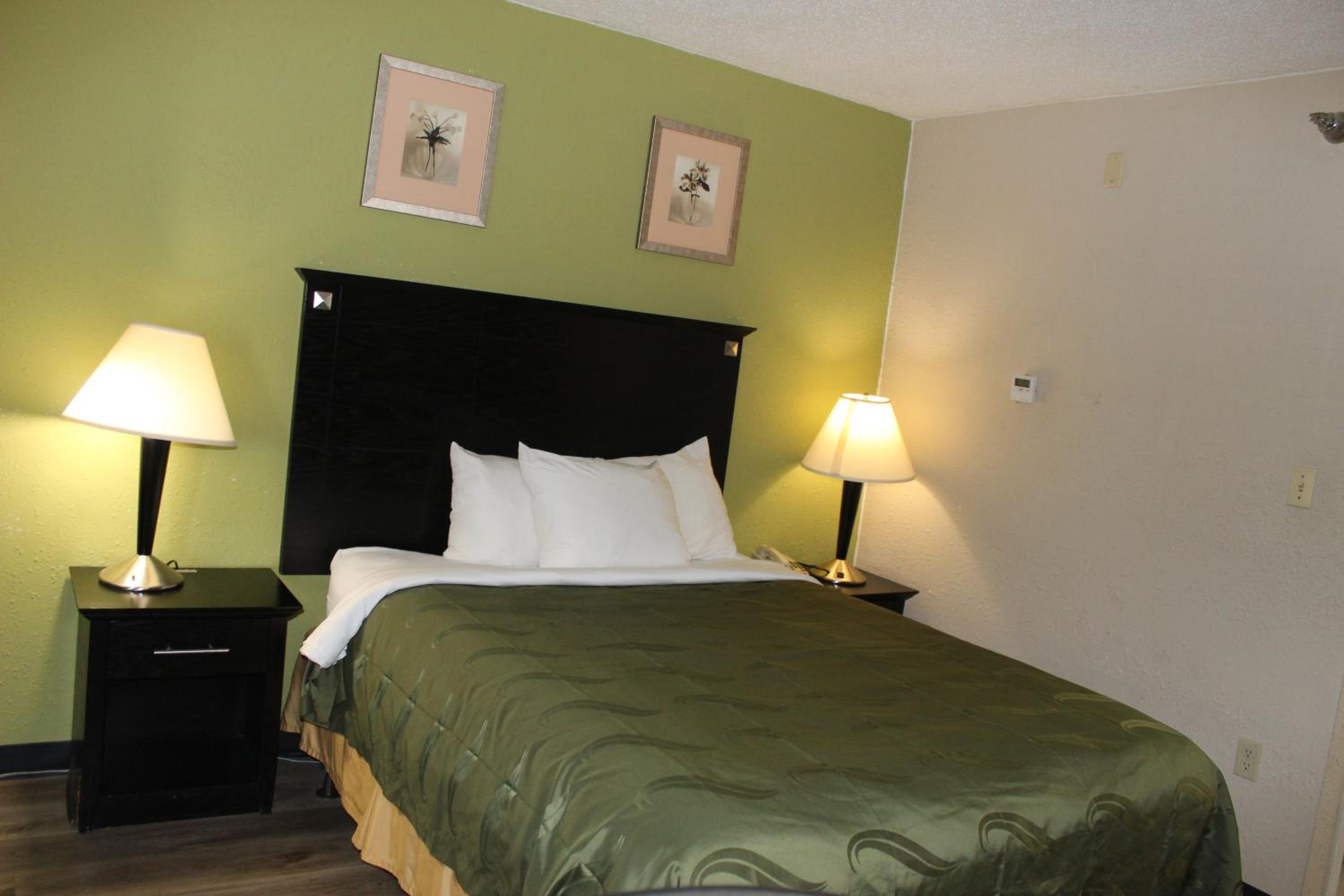 Queen Room - Photo 6