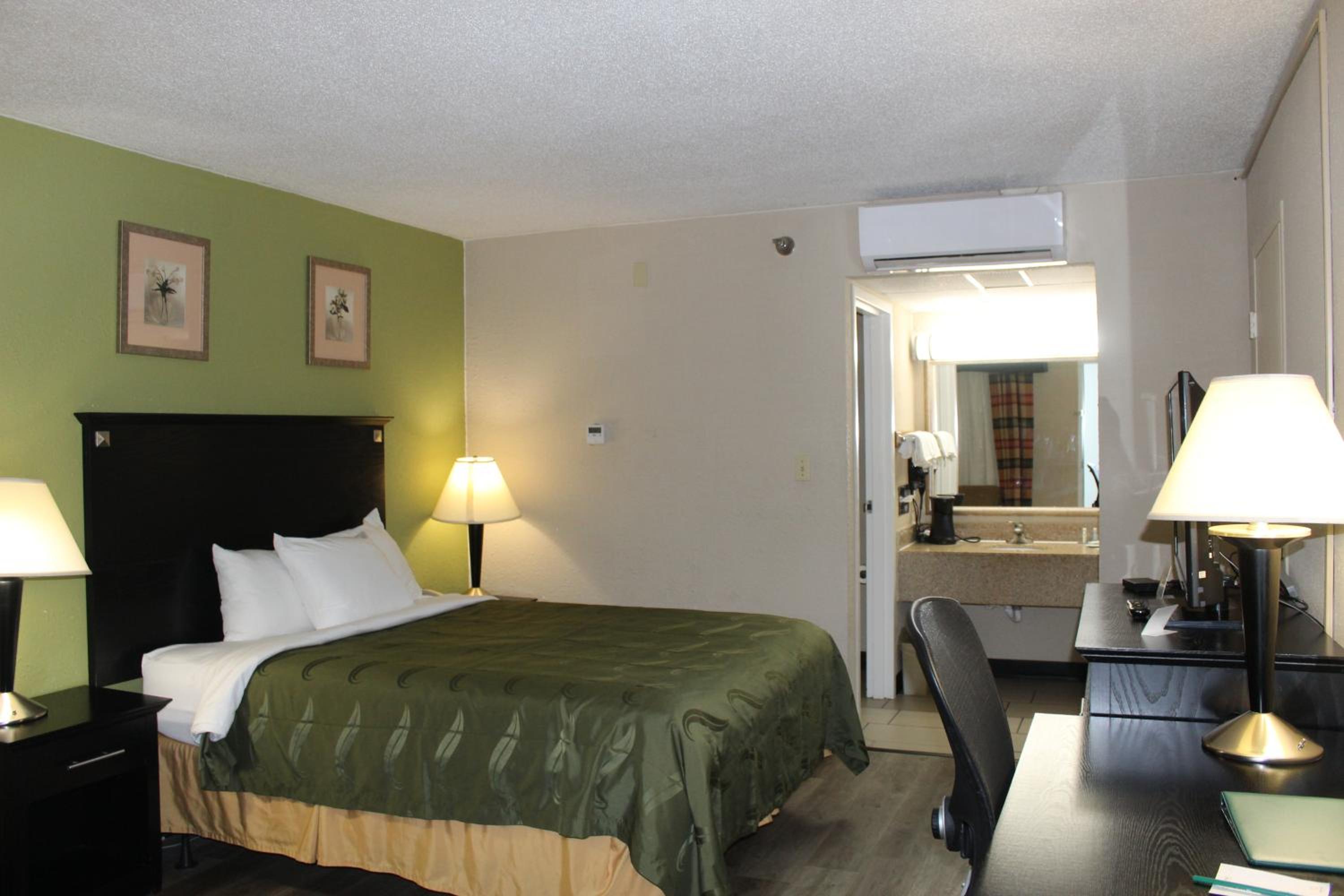 Queen Room - Photo 5