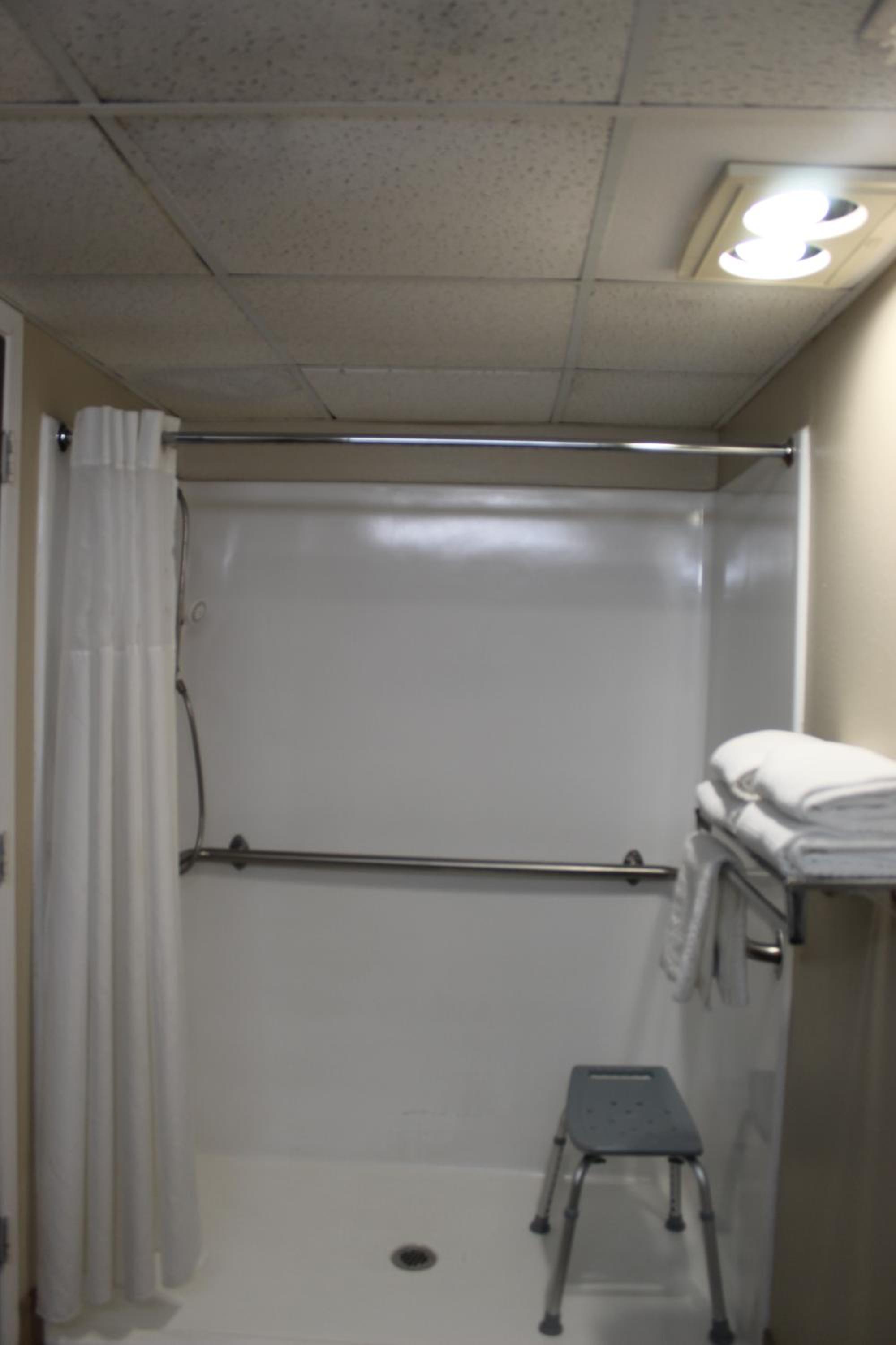 Double Room with Two Double Beds - Accessible/Non-Smoking - Photo 4