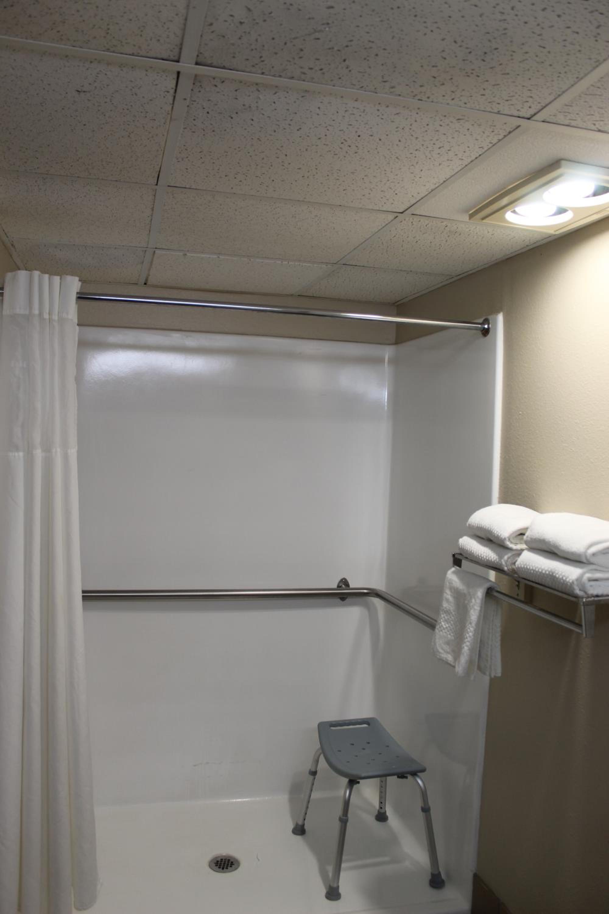 Double Room with Two Double Beds - Accessible/Non-Smoking - Photo 3