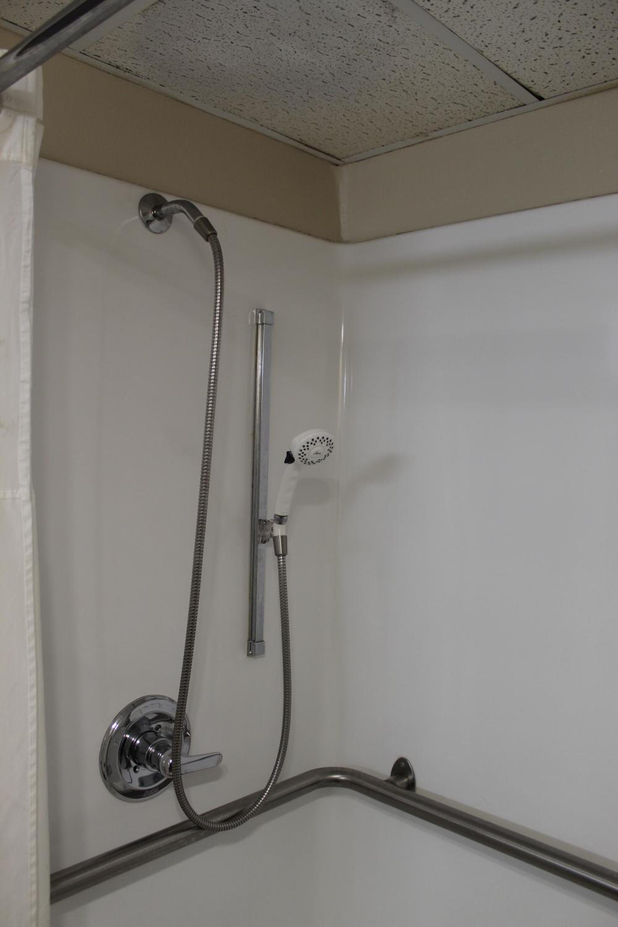 Double Room with Two Double Beds - Accessible/Non-Smoking - Photo 6