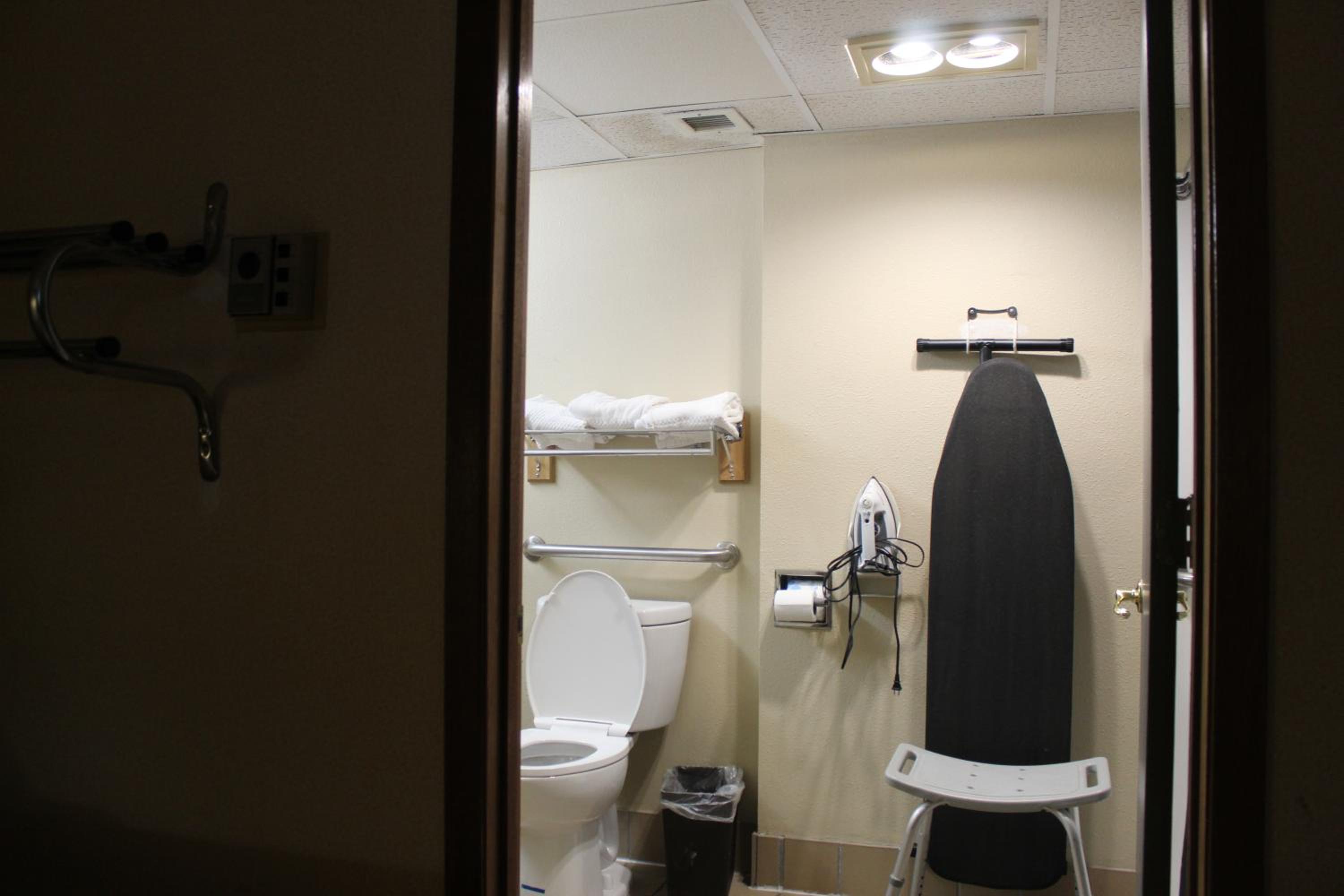 Queen Room - Accessible/Nonsmoking - Photo 4
